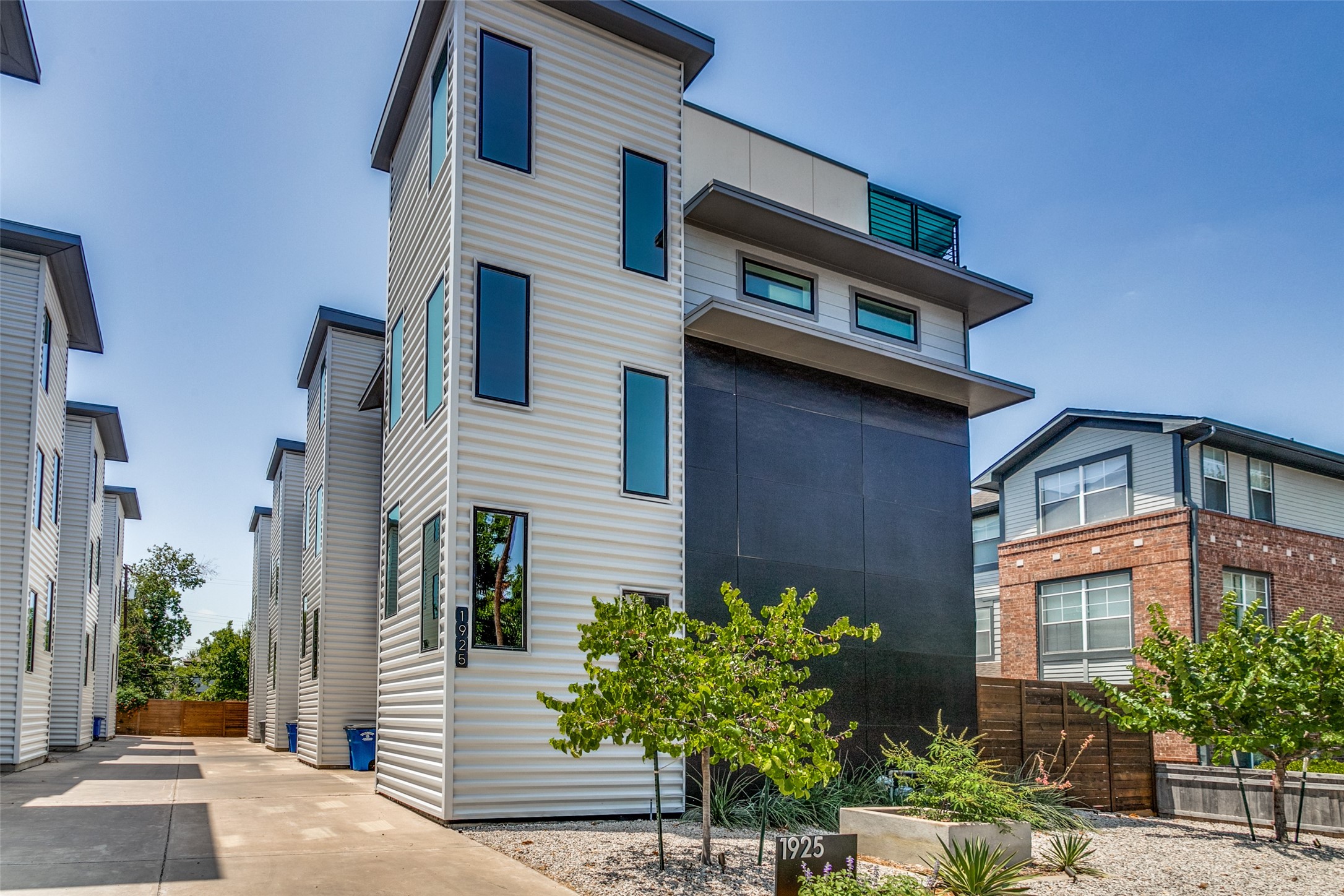 1925 California Drive Dallas TX 75204