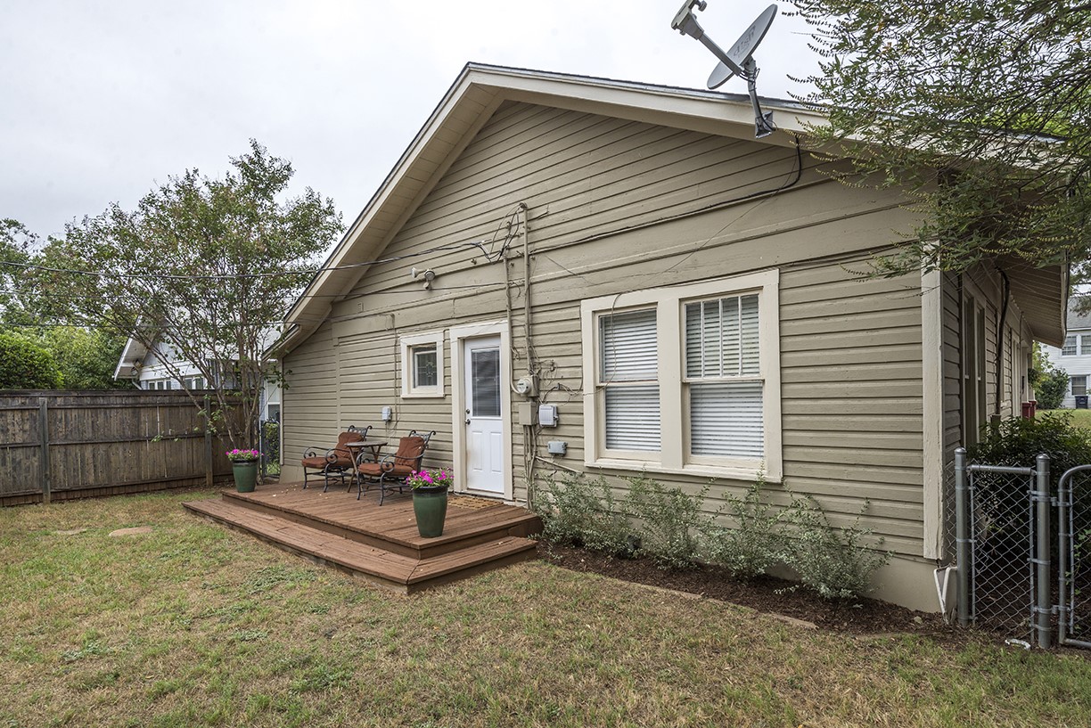 2241 W Rosedale Street S Fort Worth TX 76110