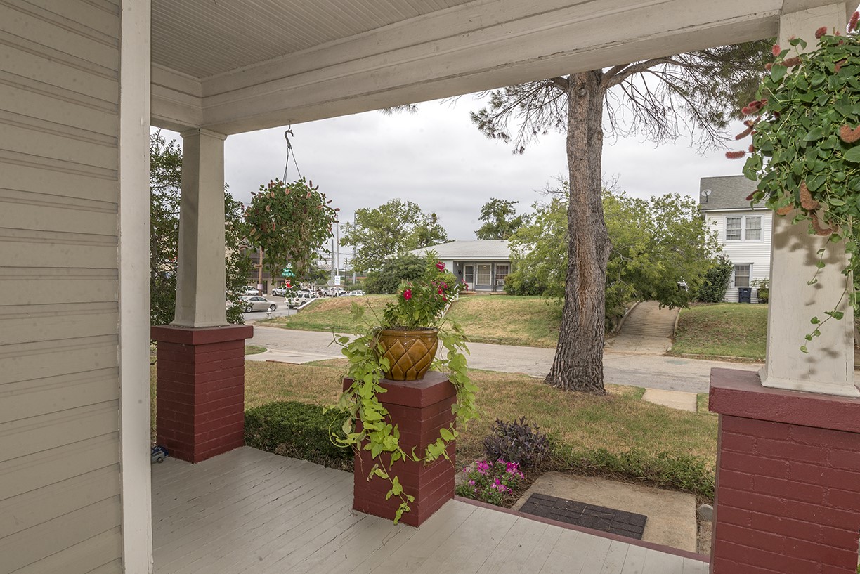 2241 W Rosedale Street S Fort Worth TX 76110