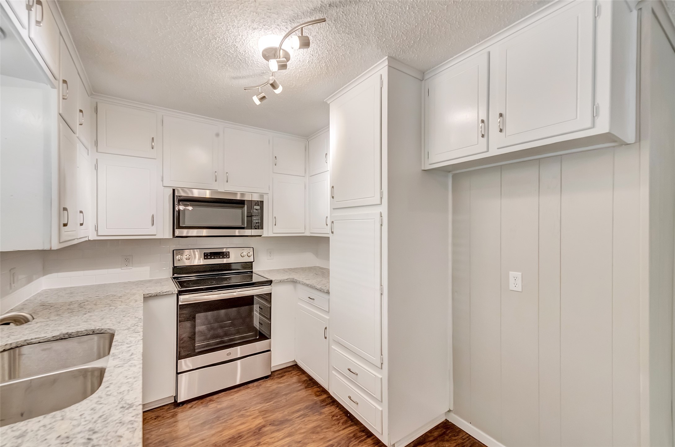 2833 Kingsbury Avenue Richland Hills TX 76118