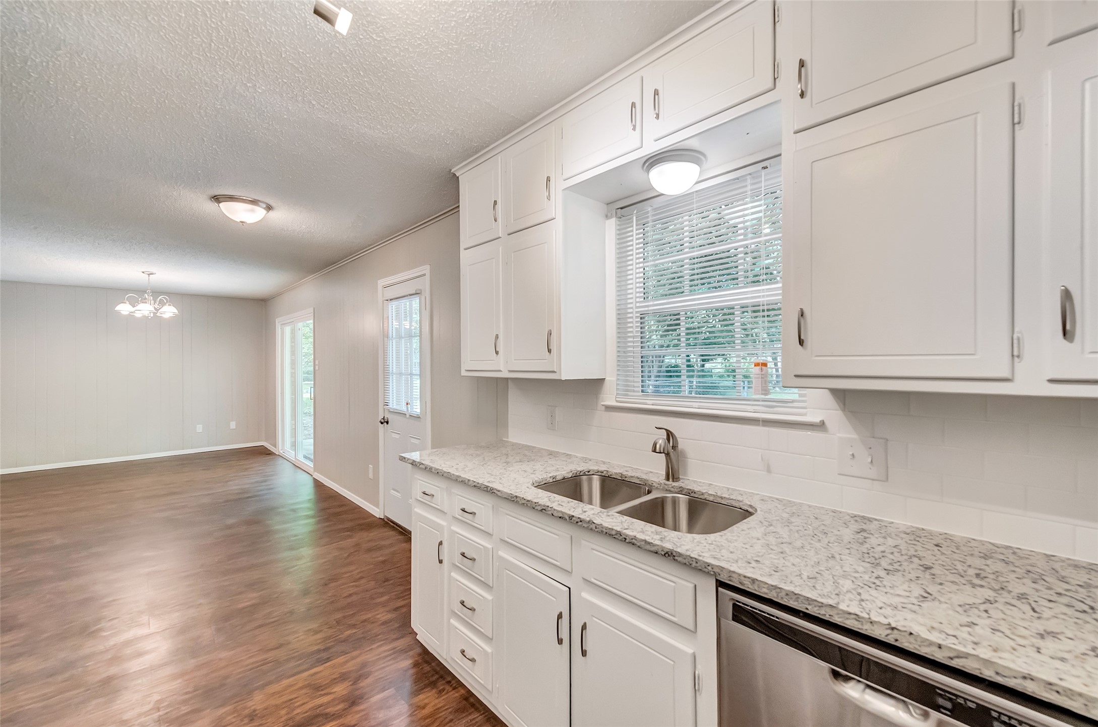 2833 Kingsbury Avenue Richland Hills TX 76118