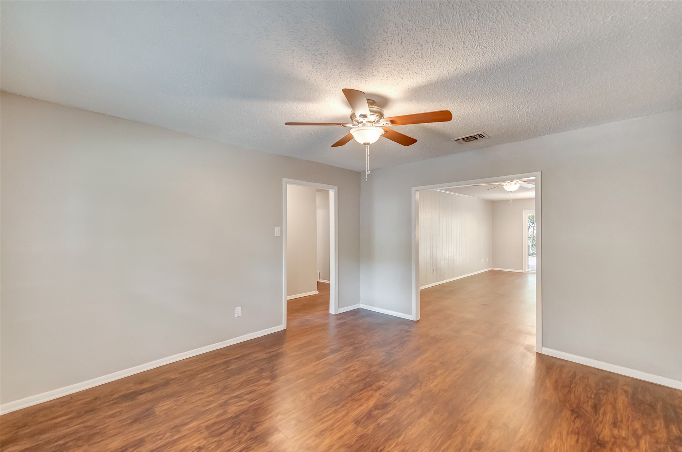 2833 Kingsbury Avenue Richland Hills TX 76118
