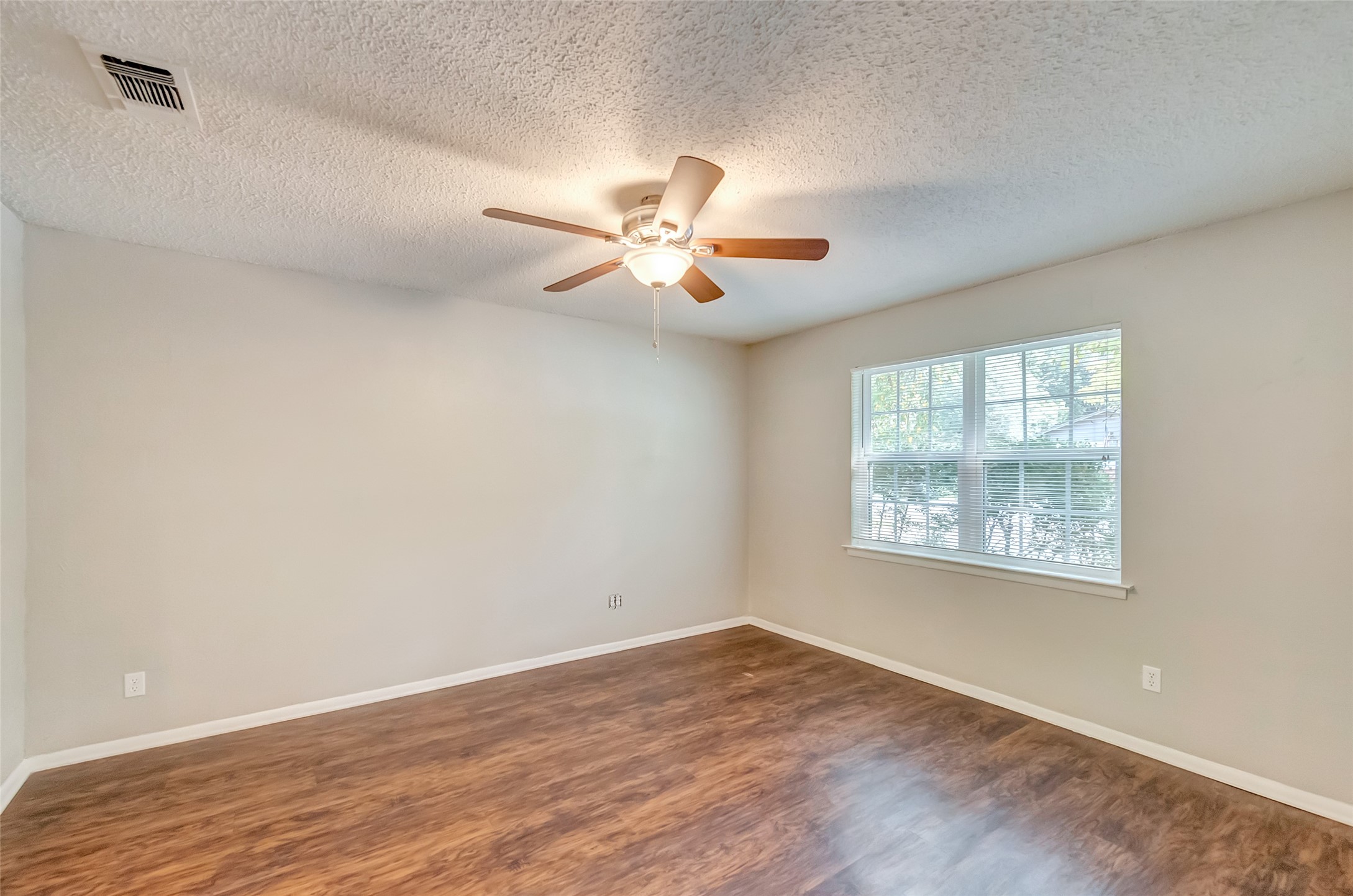 2833 Kingsbury Avenue Richland Hills TX 76118