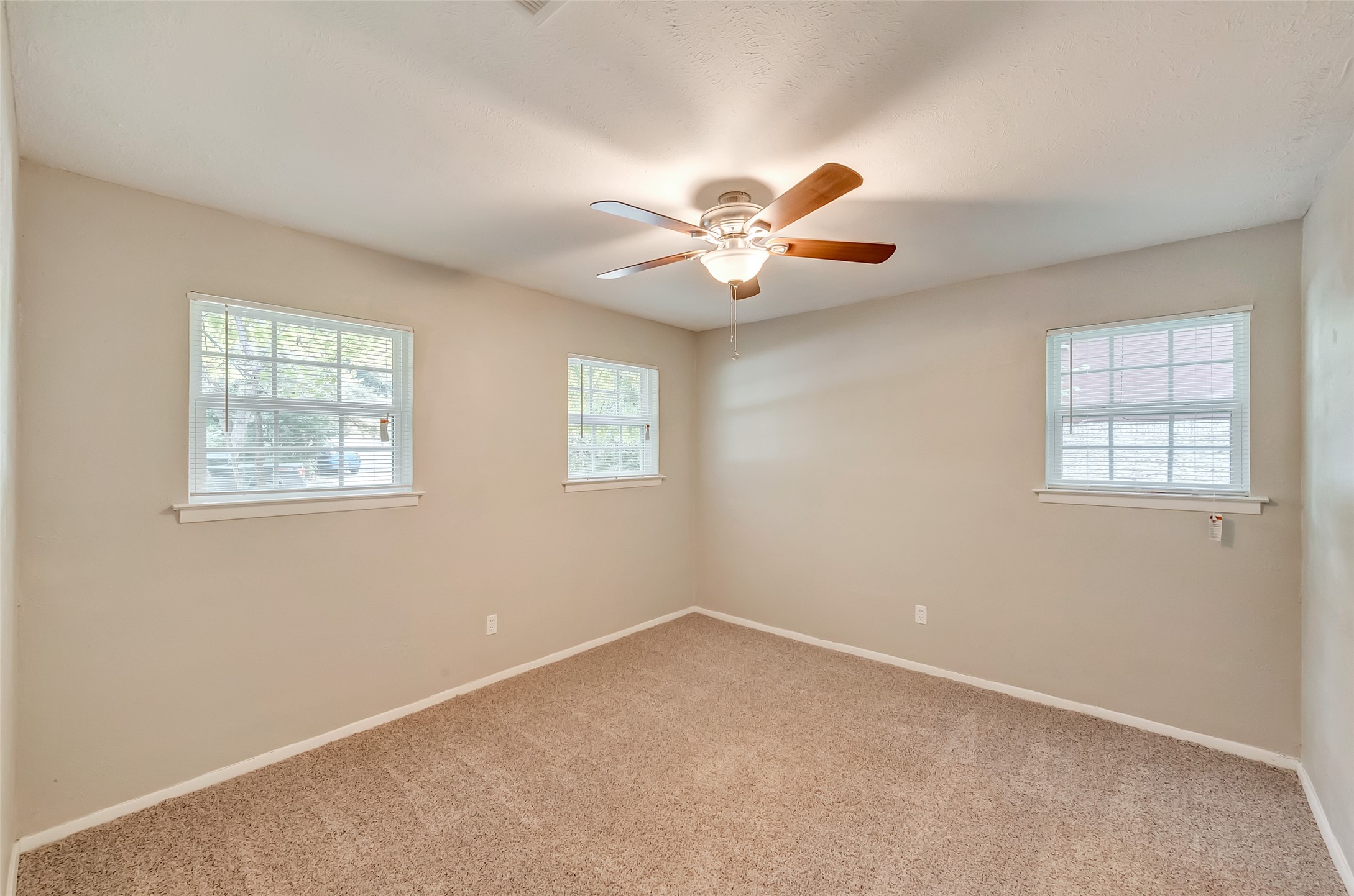 2833 Kingsbury Avenue Richland Hills TX 76118
