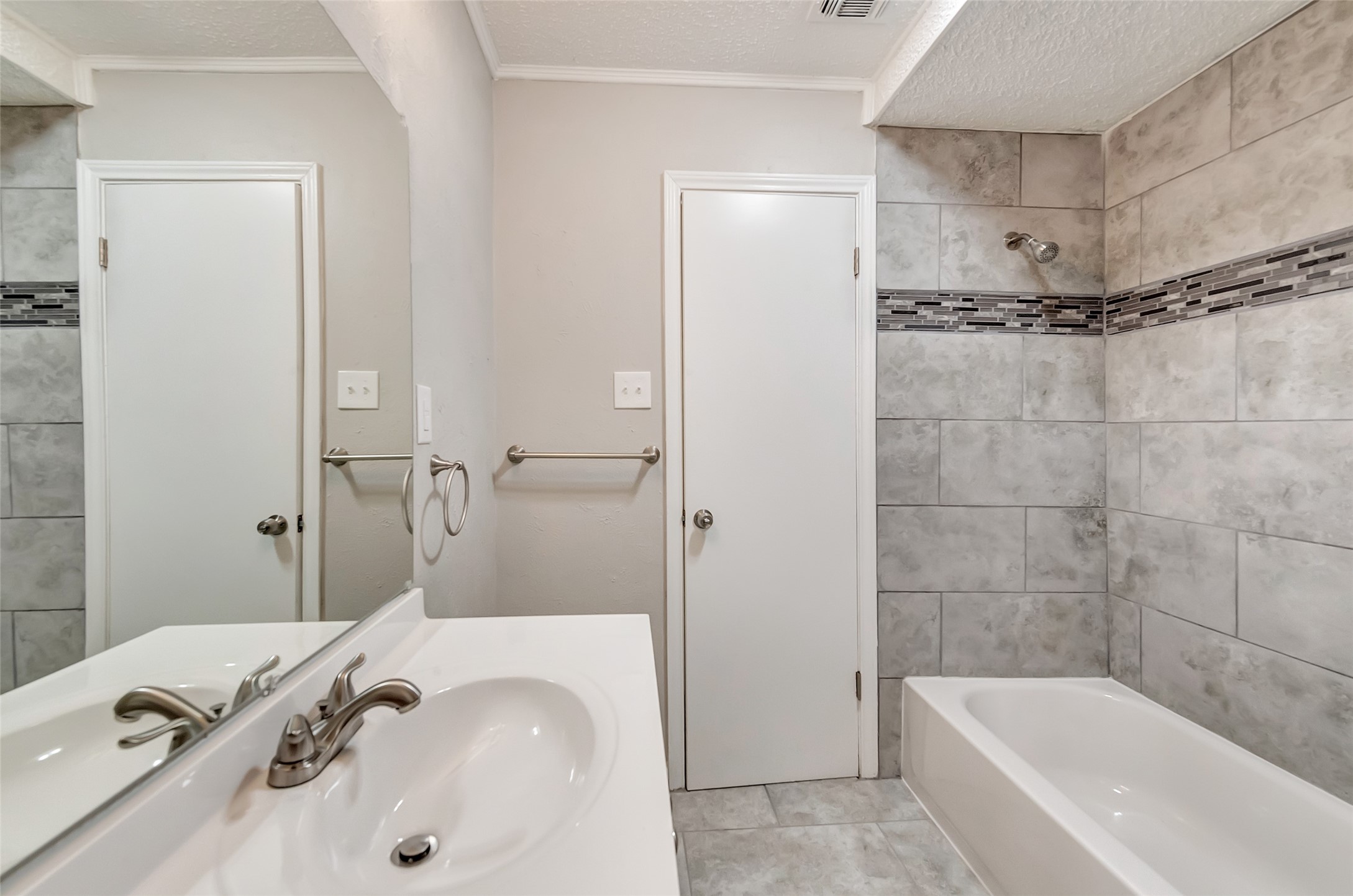 2833 Kingsbury Avenue Richland Hills TX 76118