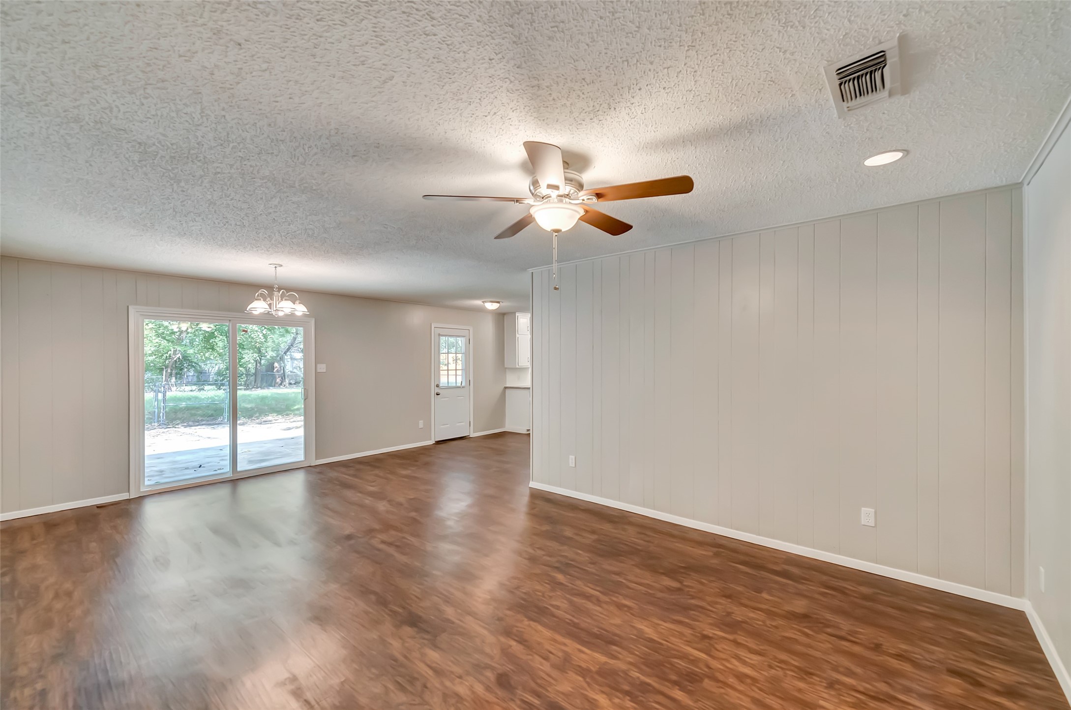 2833 Kingsbury Avenue Richland Hills TX 76118