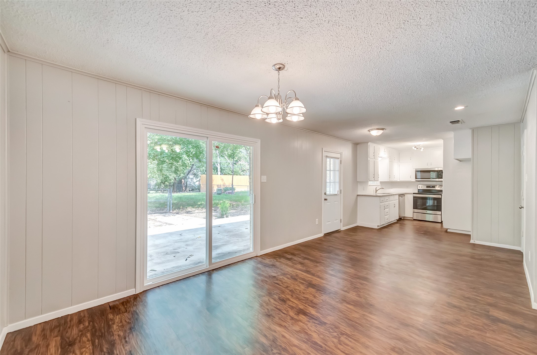 2833 Kingsbury Avenue Richland Hills TX 76118