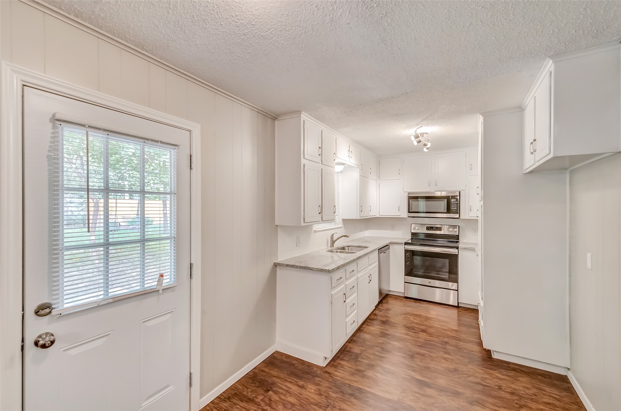 2833 Kingsbury Avenue Richland Hills TX 76118
