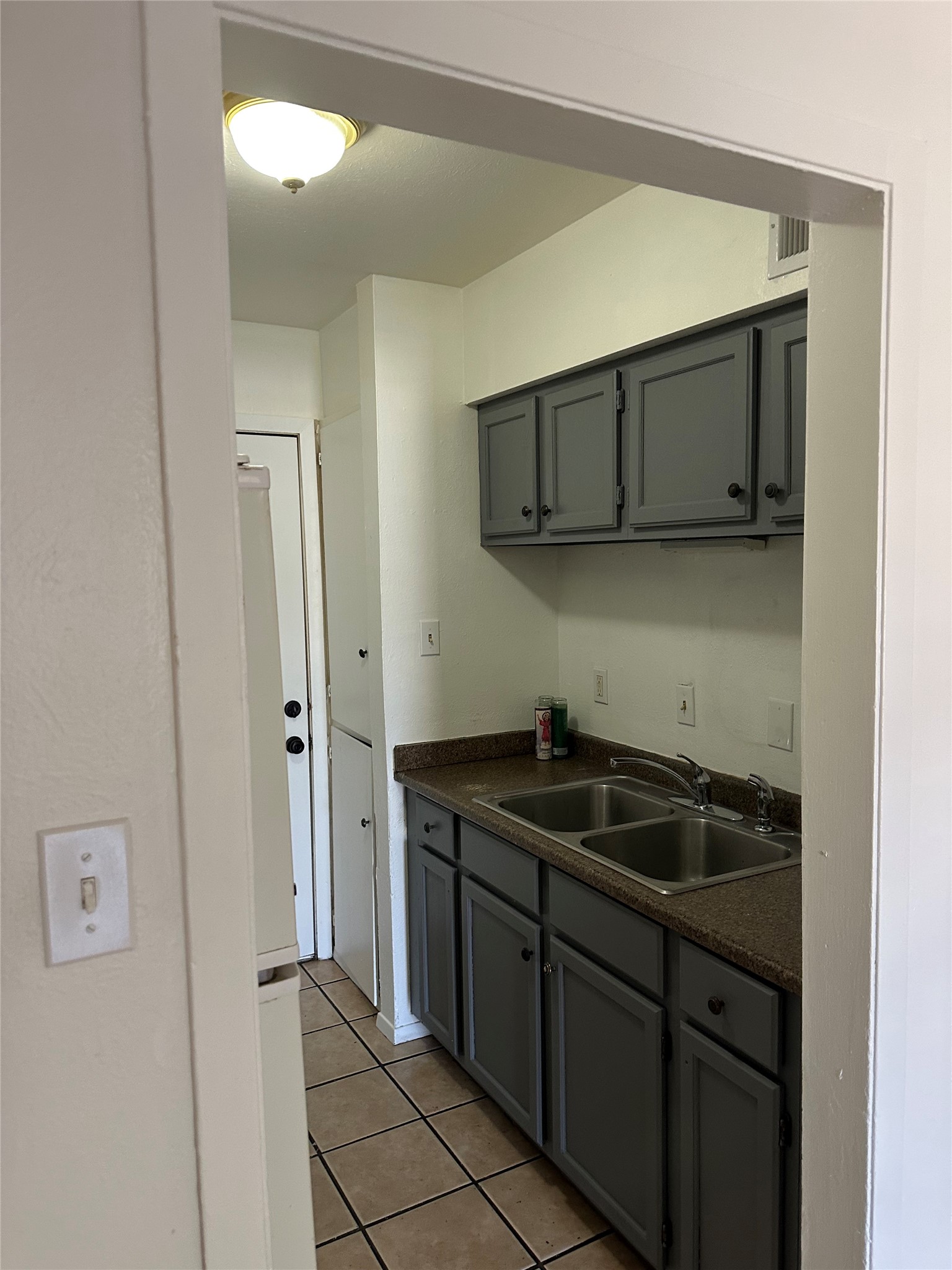 907 Broadway Avenue Euless TX 76040