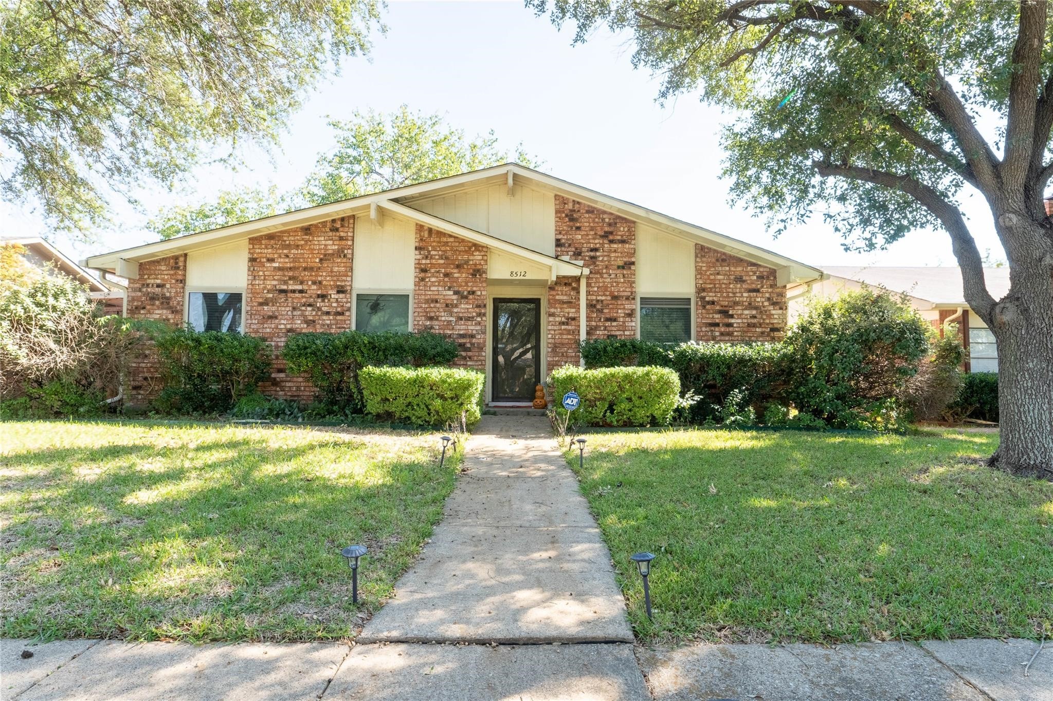8512 Londonderry Lane Dallas TX 75228