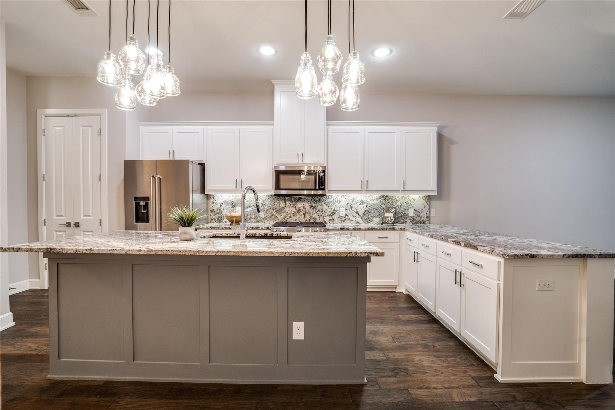 5015 Meridian Lane Addison TX 75001