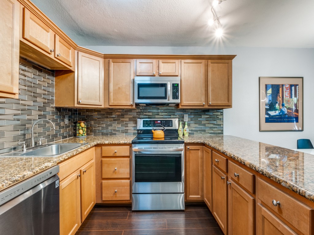 5234 Fleetwood Oaks Avenue Dallas TX 75235
