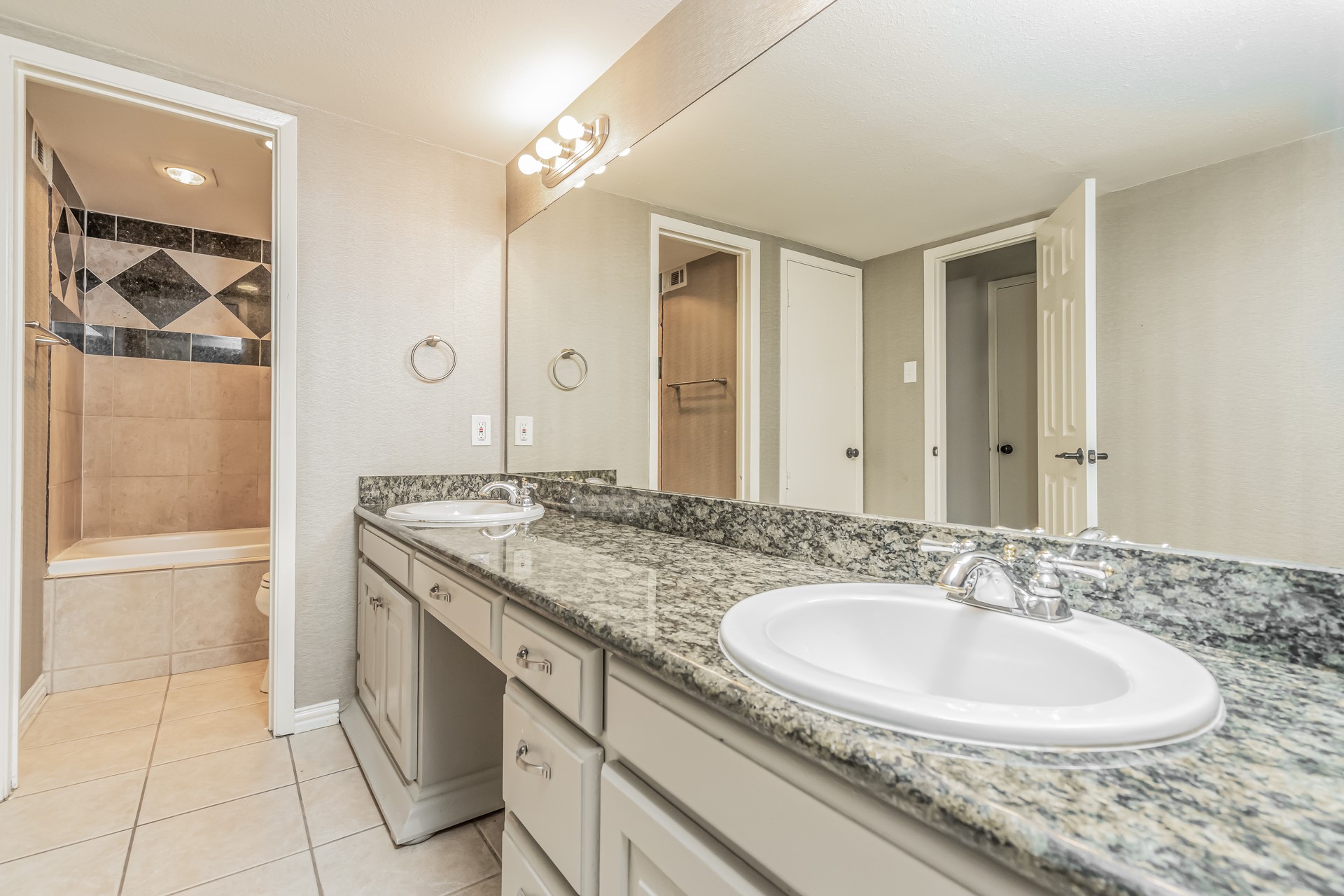 2014 Greencove Drive Arlington TX 76012