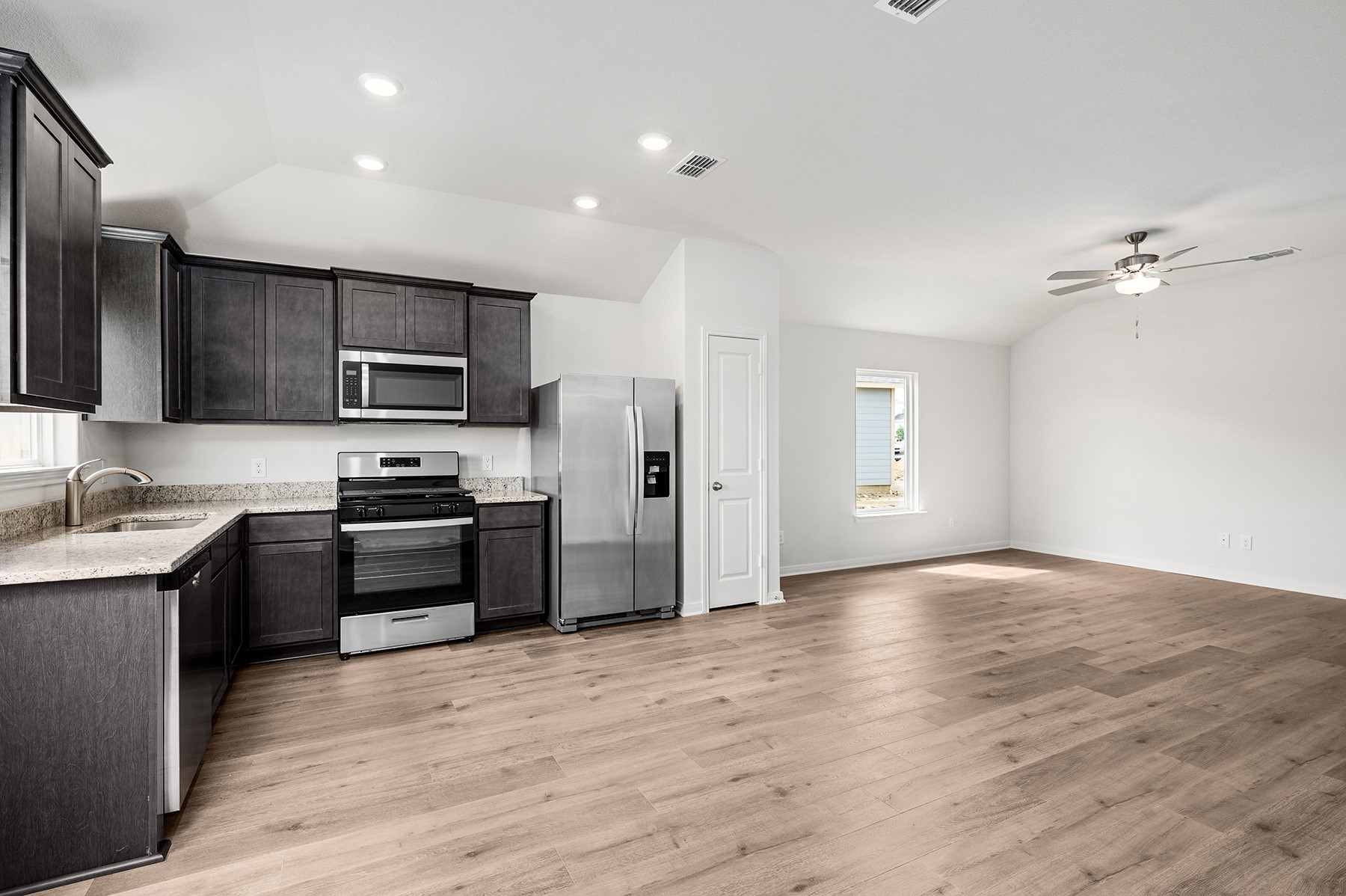 8324 White Wolf Trail Ponder TX 76259