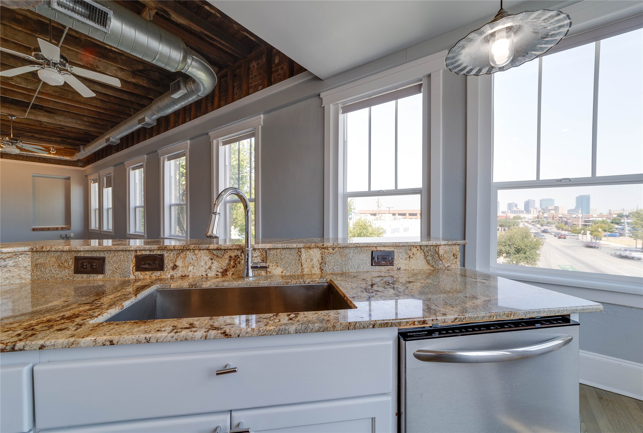 703 W Magnolia Avenue Fort Worth TX 76104