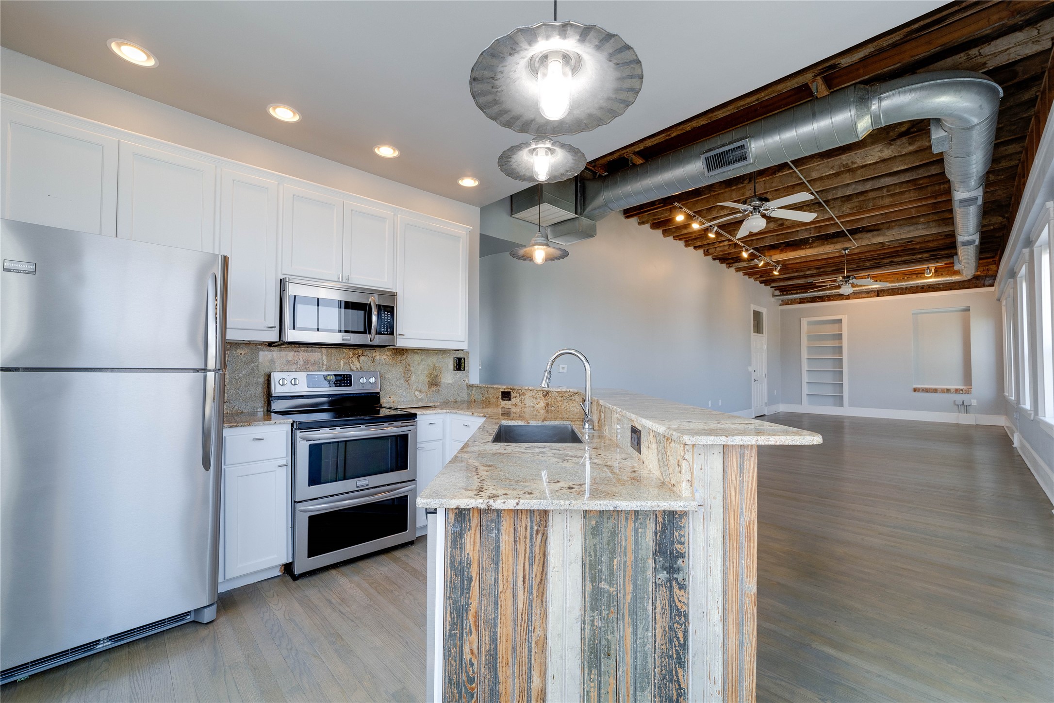 703 W Magnolia Avenue Fort Worth TX 76104
