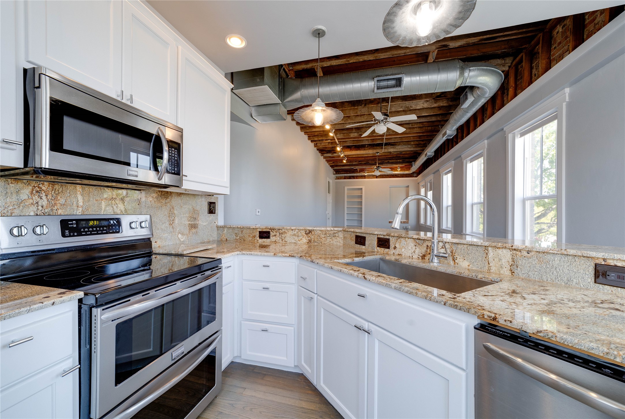 703 W Magnolia Avenue Fort Worth TX 76104