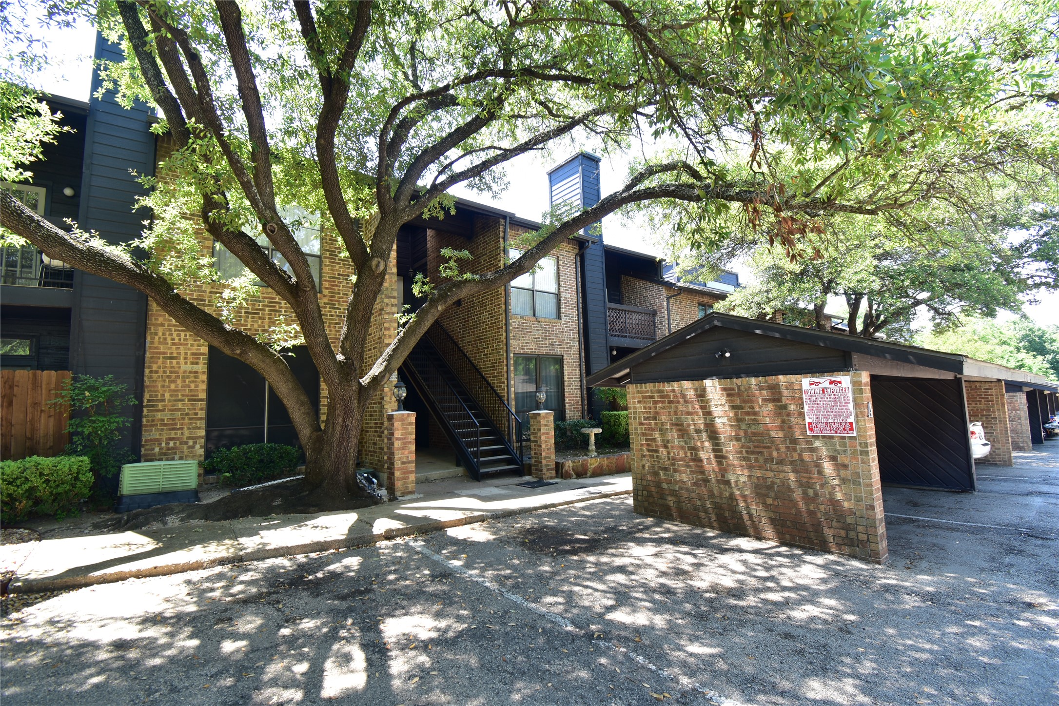 7525 Holly Hill Drive Dallas TX 75231