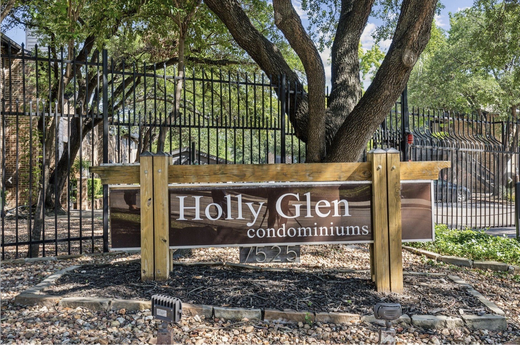 7525 Holly Hill Drive Dallas TX 75231