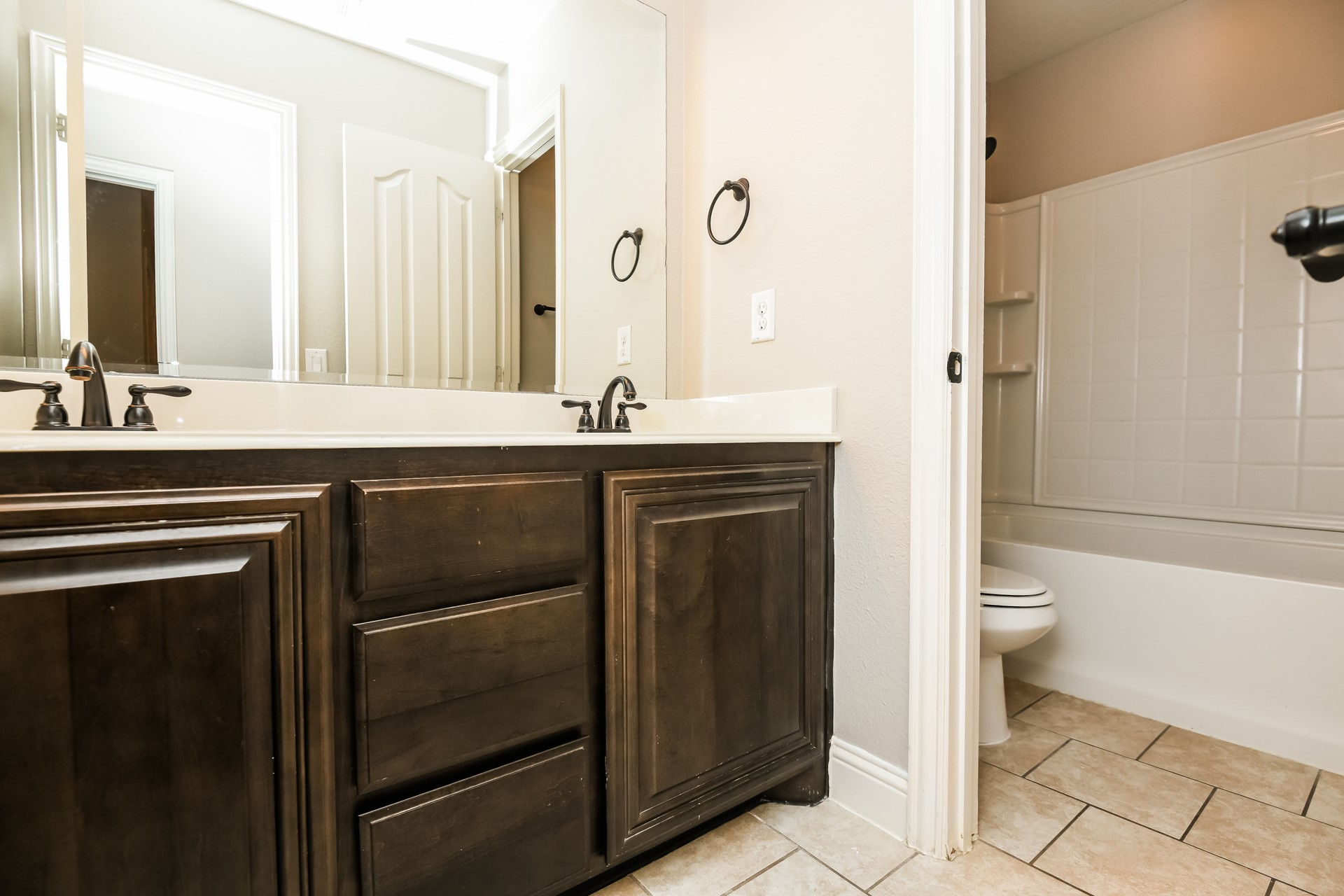826 Graham Drive Burleson TX 76028