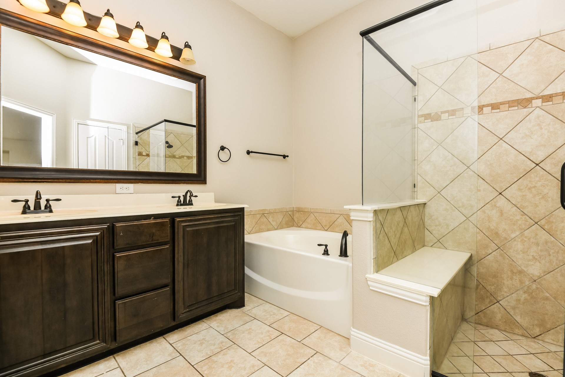 826 Graham Drive Burleson TX 76028