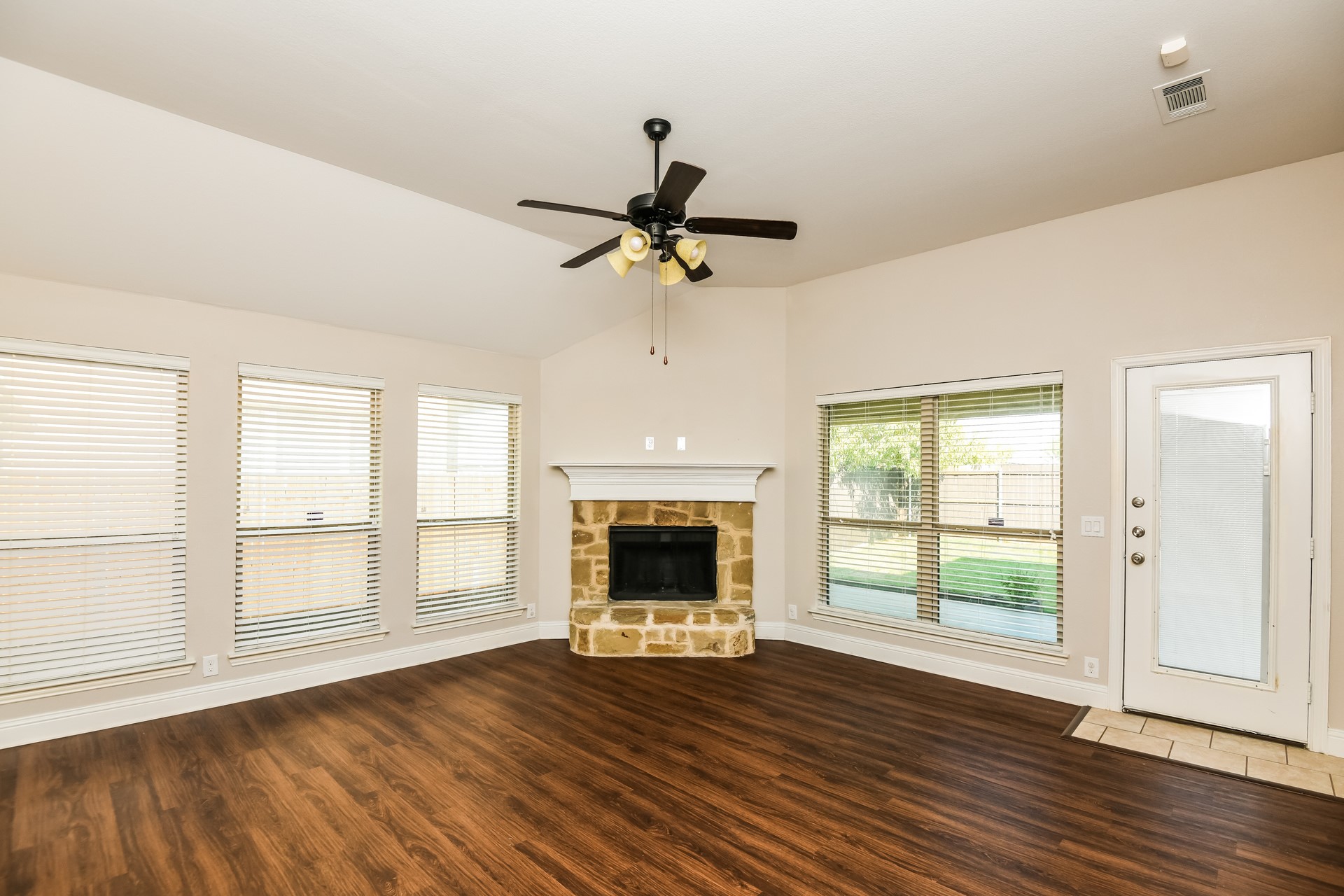826 Graham Drive Burleson TX 76028