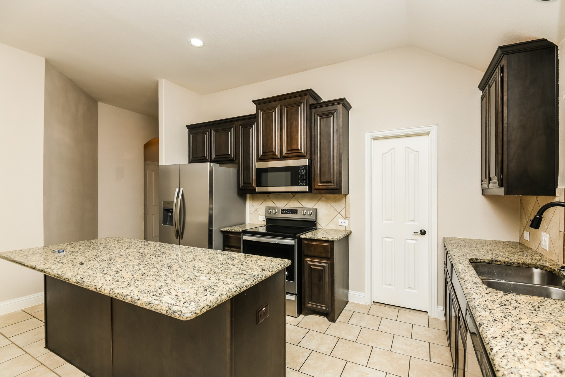 826 Graham Drive Burleson TX 76028