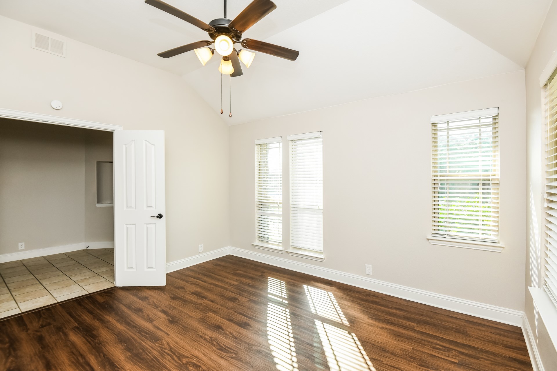 826 Graham Drive Burleson TX 76028