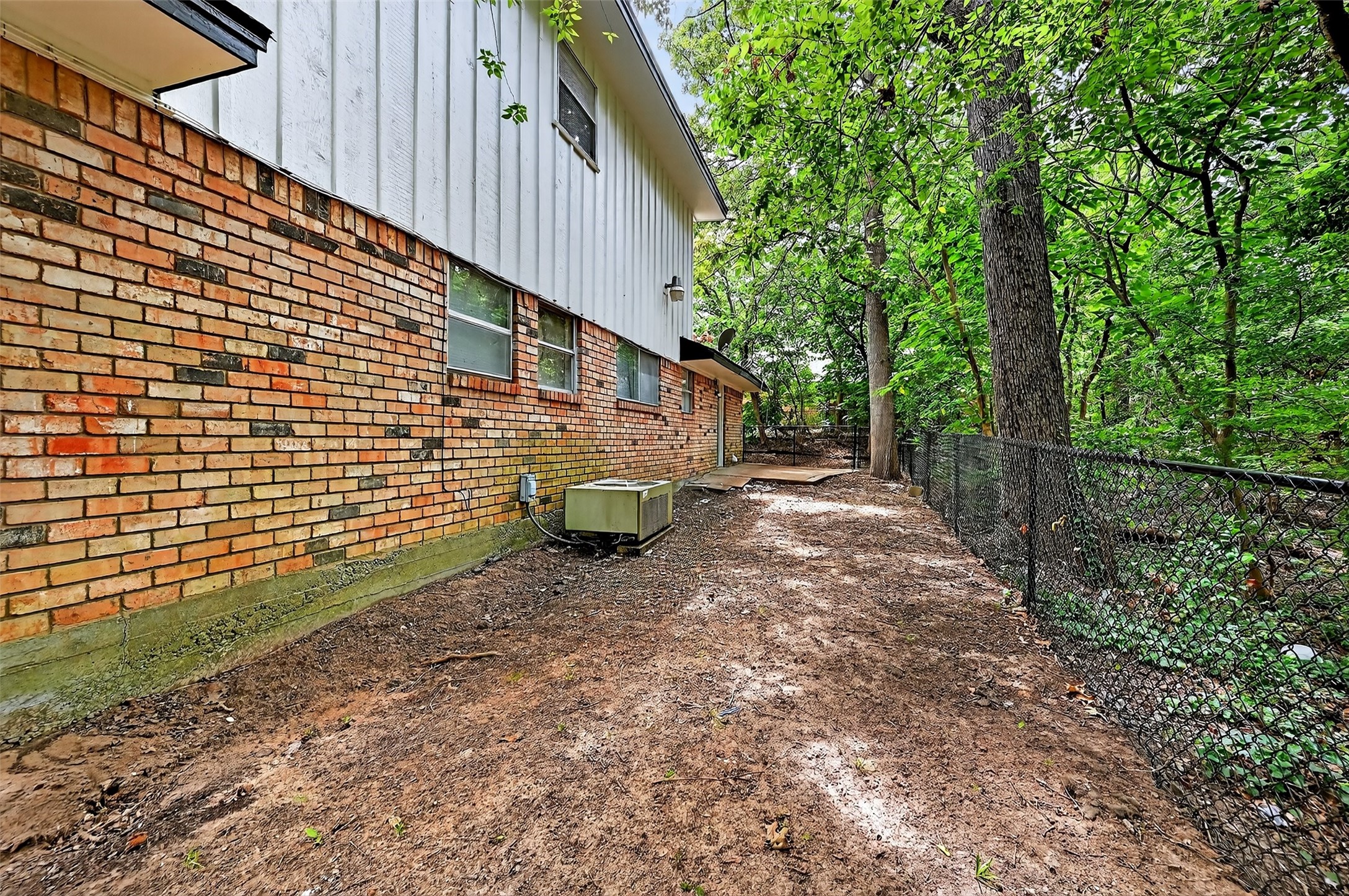 105 E Ford Street Denison TX 75021