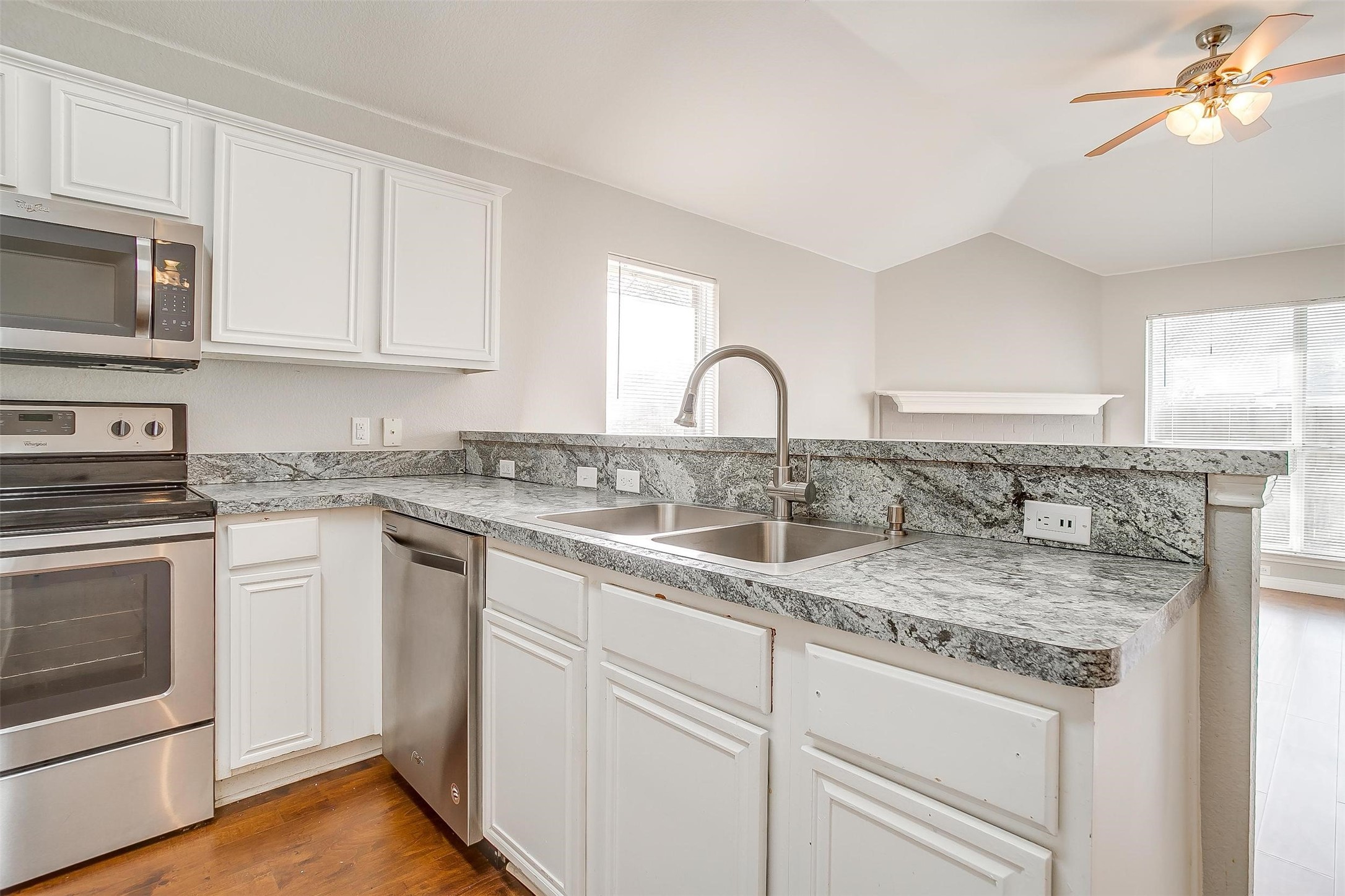 927 Simon Drive Cedar Hill TX 75104