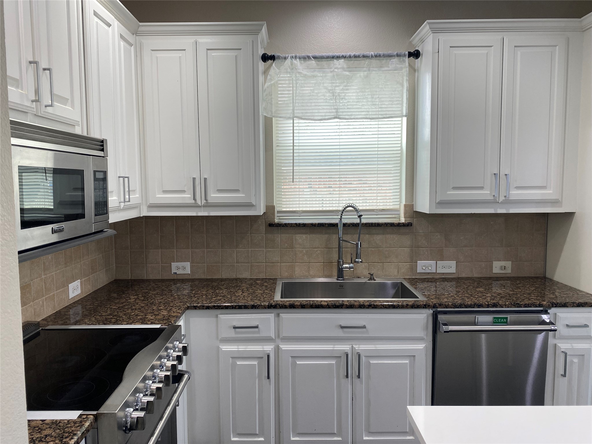 2920 Pinehurst Grand Prairie TX 75104
