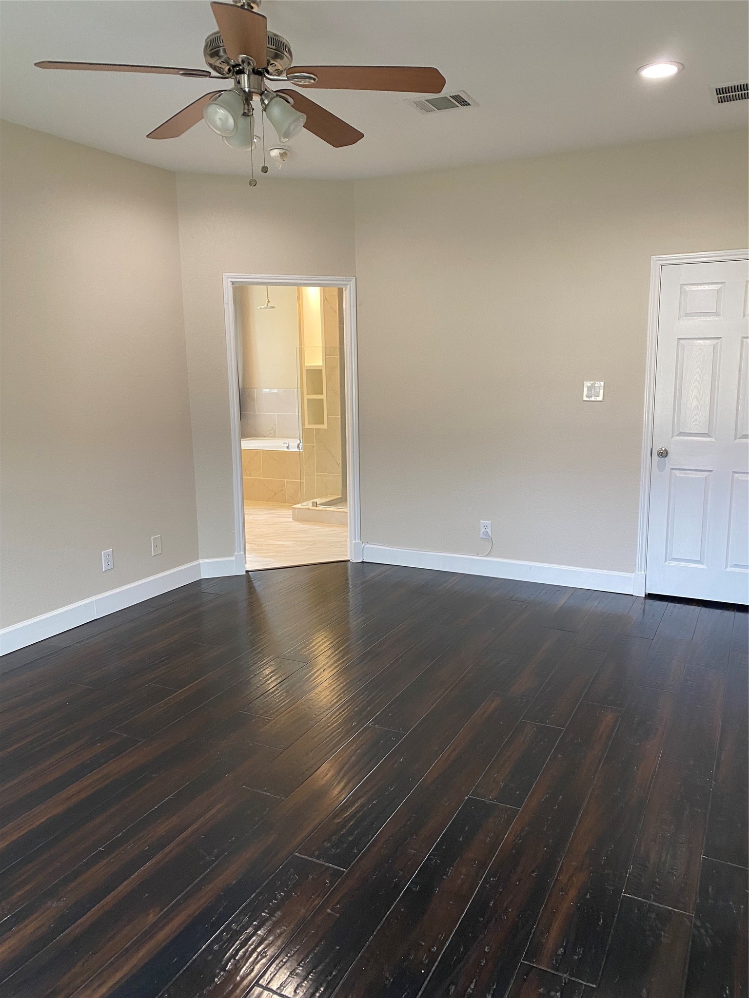 2920 Pinehurst Grand Prairie TX 75104