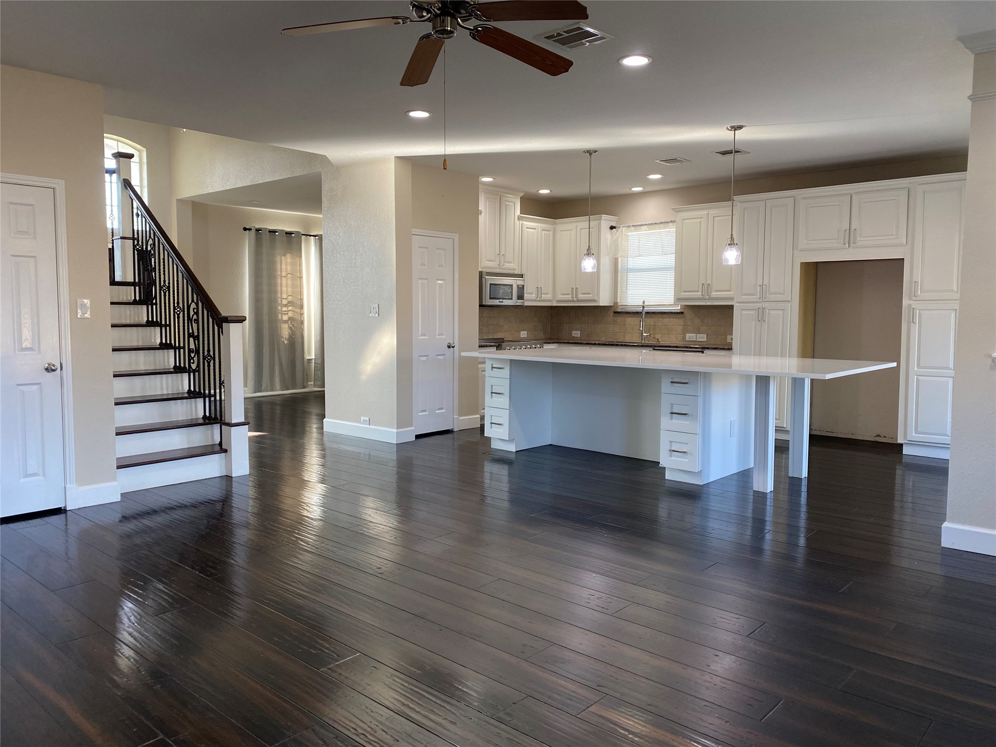 2920 Pinehurst Grand Prairie TX 75104