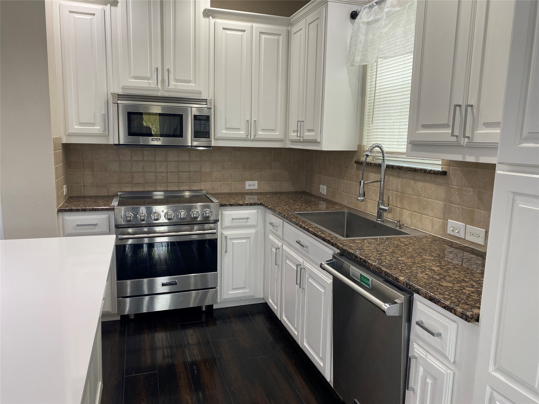 2920 Pinehurst Grand Prairie TX 75104