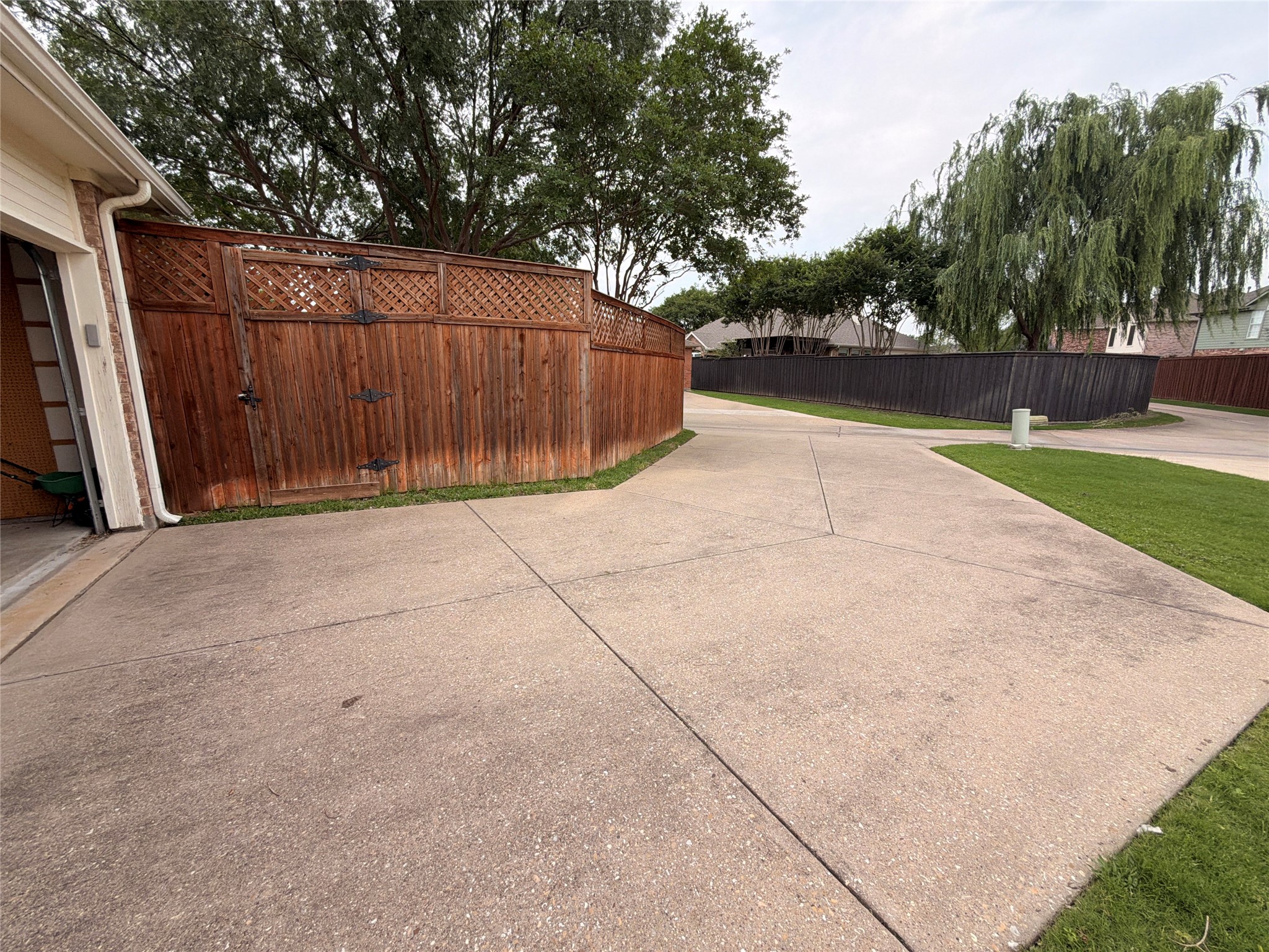 120 Stonecreek Drive Irving TX 75063