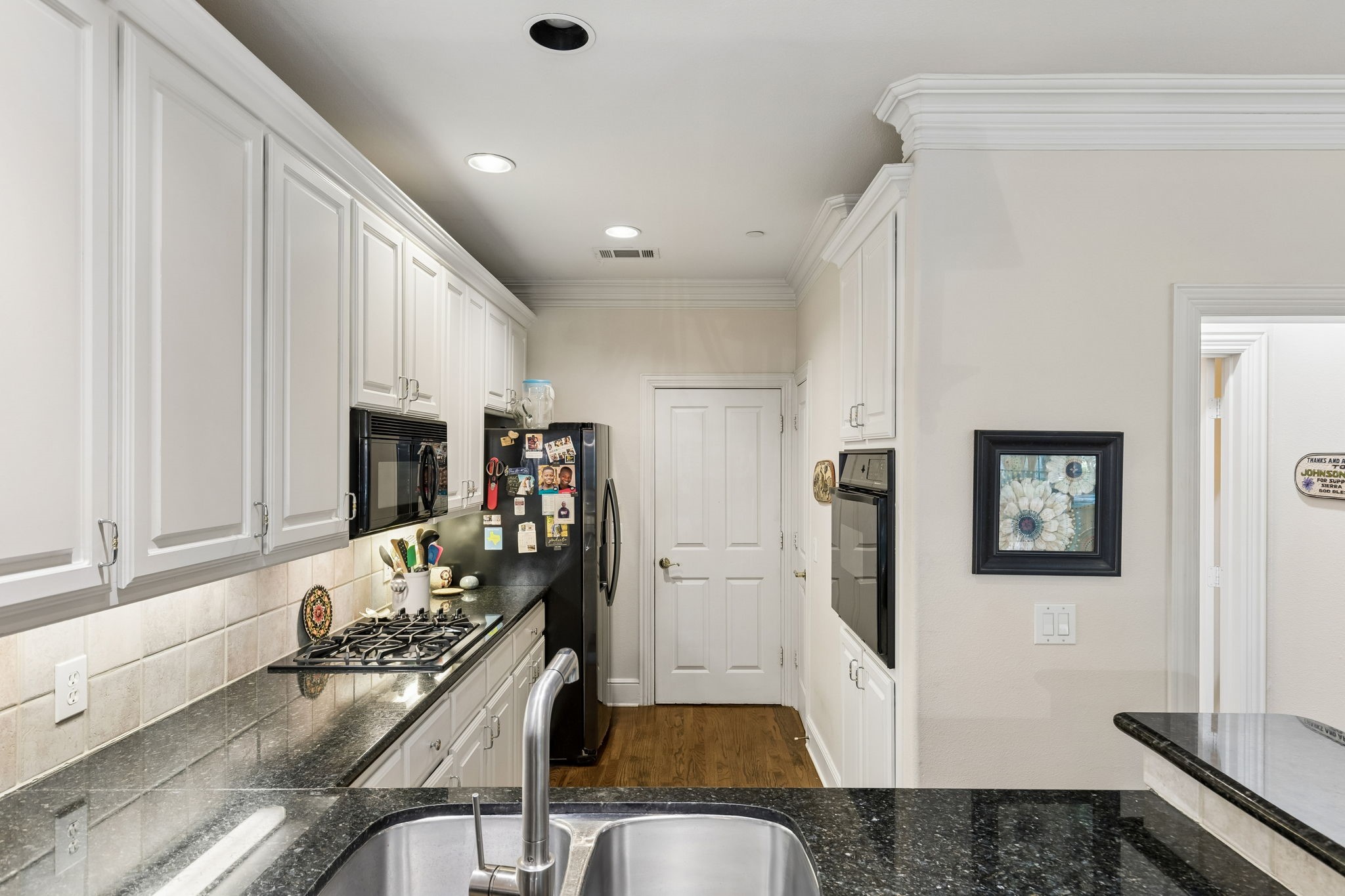 4147 Towne Green Circle Addison TX 75001