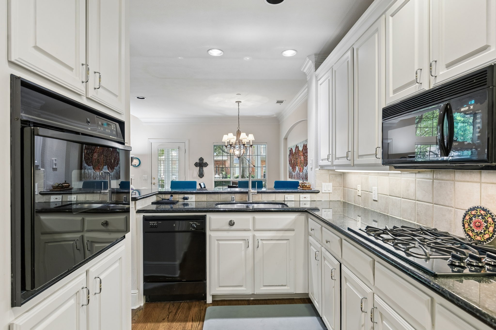 4147 Towne Green Circle Addison TX 75001