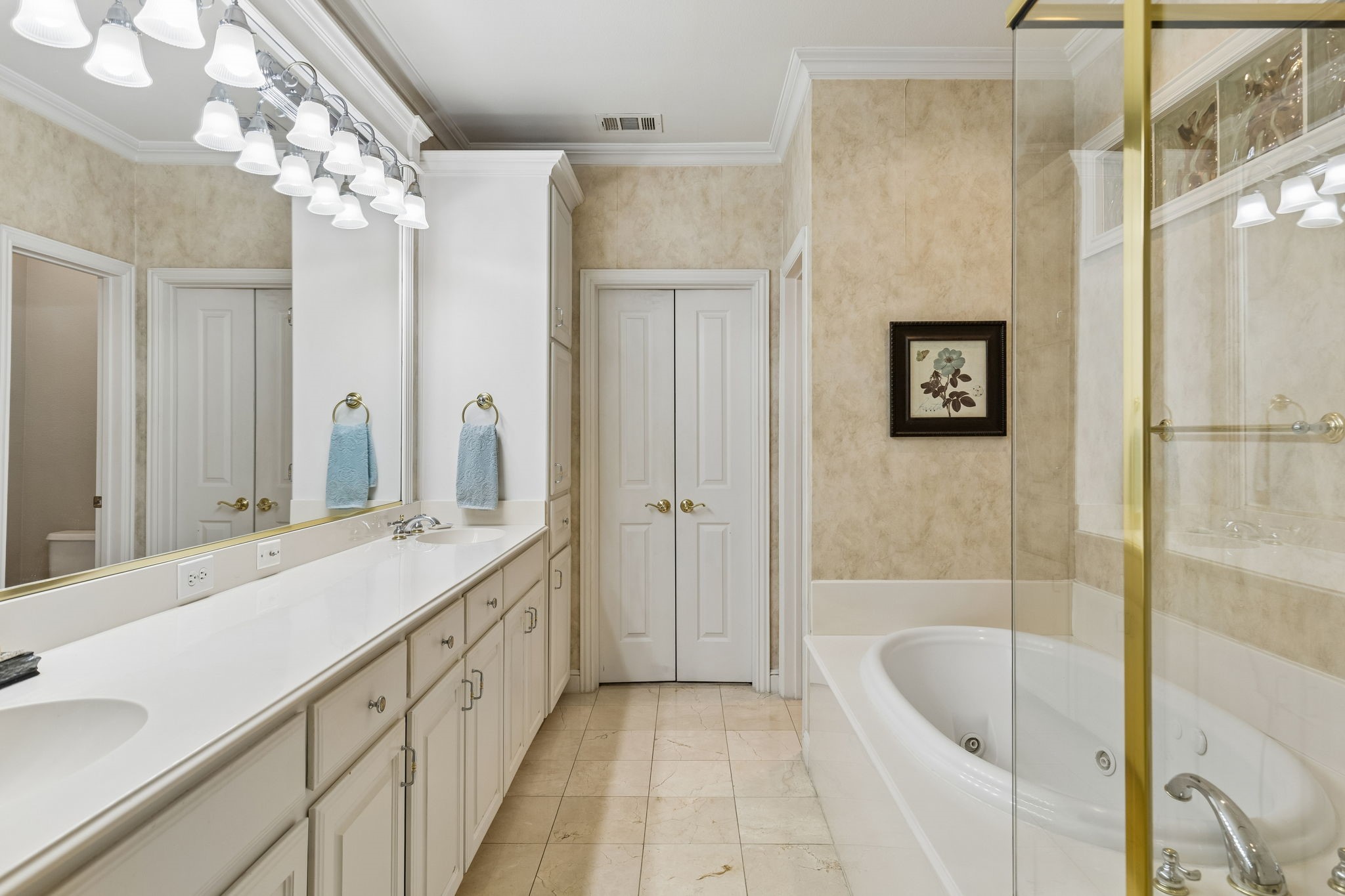 4147 Towne Green Circle Addison TX 75001