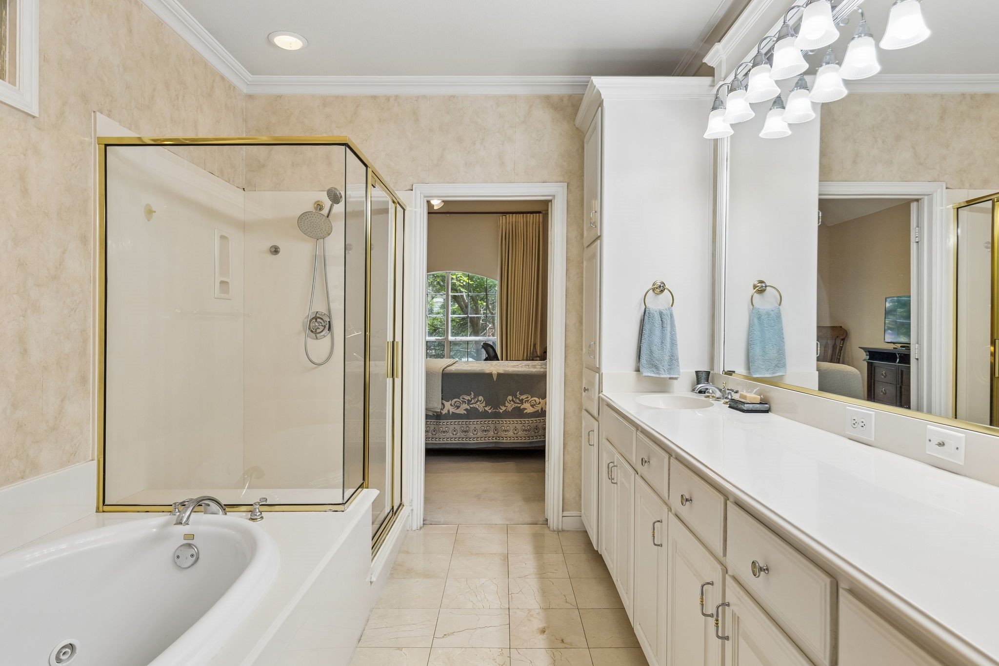 4147 Towne Green Circle Addison TX 75001