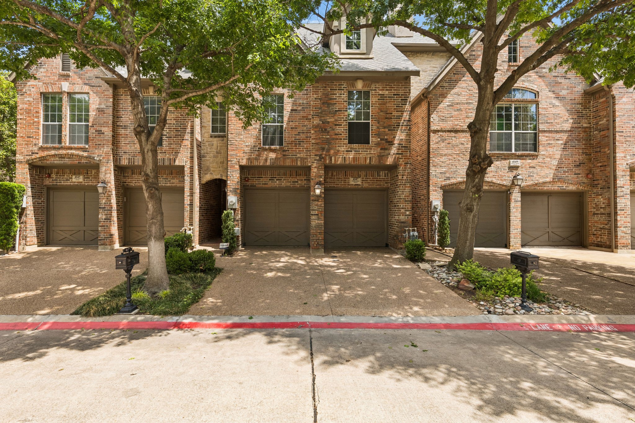 4147 Towne Green Circle Addison TX 75001