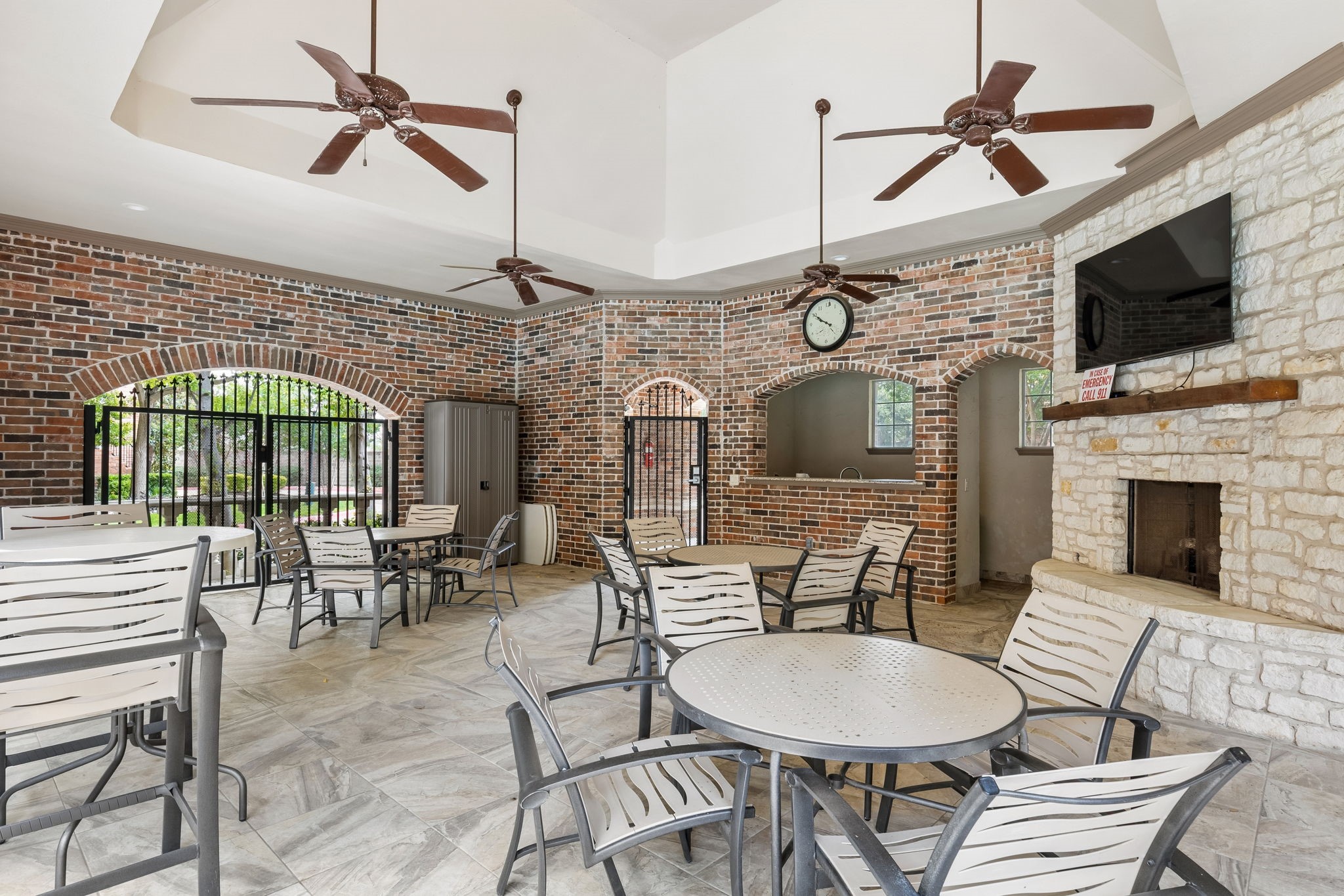 4147 Towne Green Circle Addison TX 75001