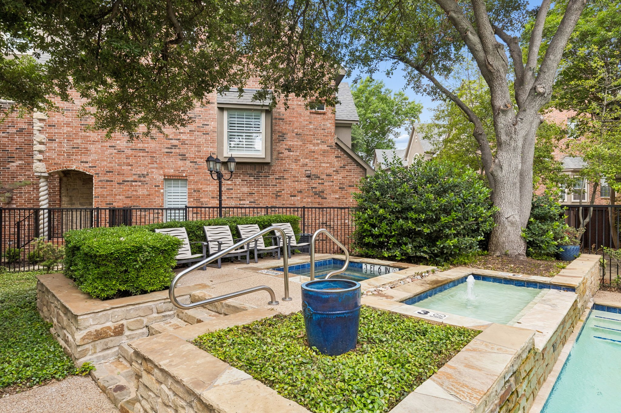 4147 Towne Green Circle Addison TX 75001