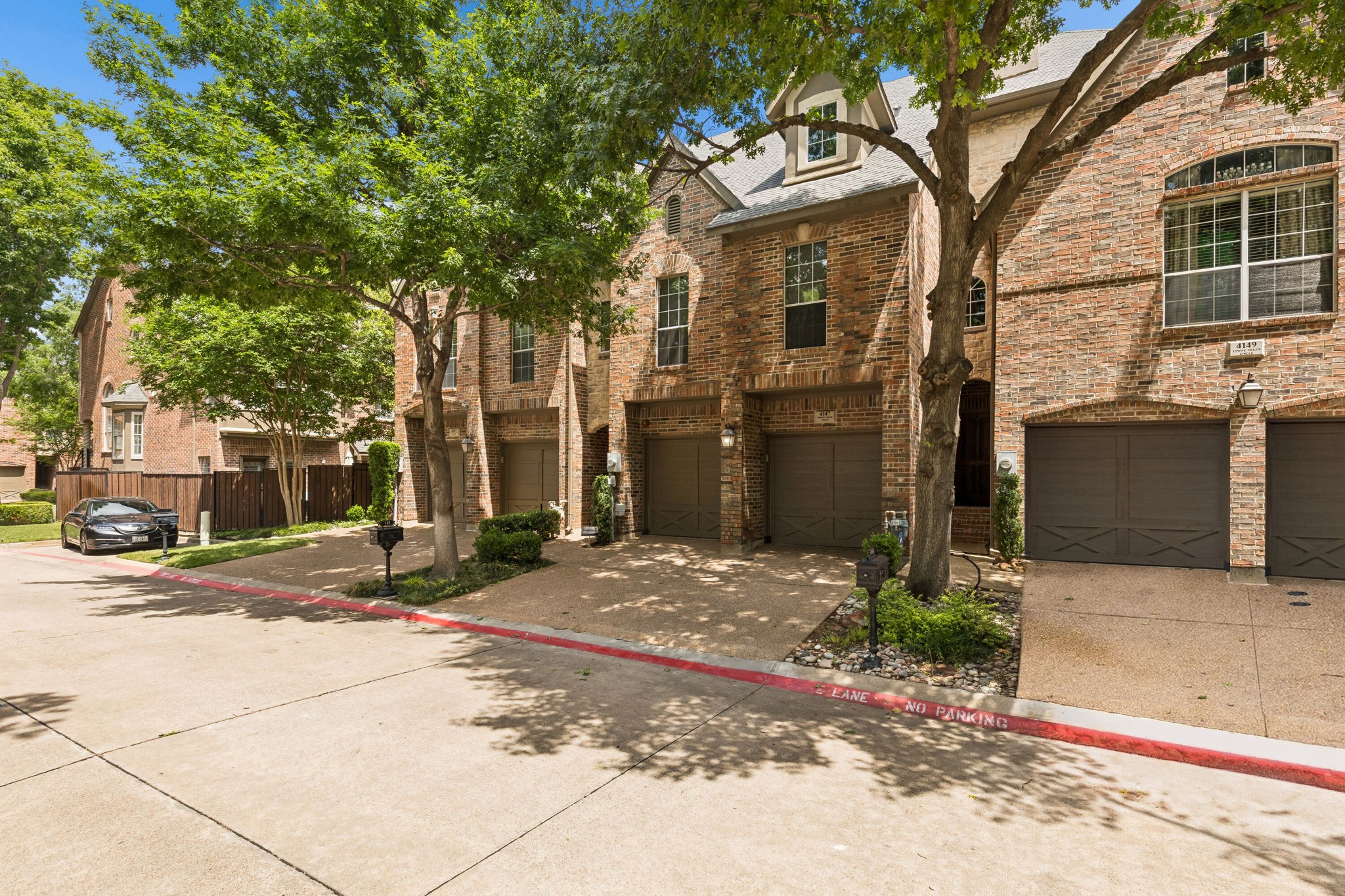 4147 Towne Green Circle Addison TX 75001