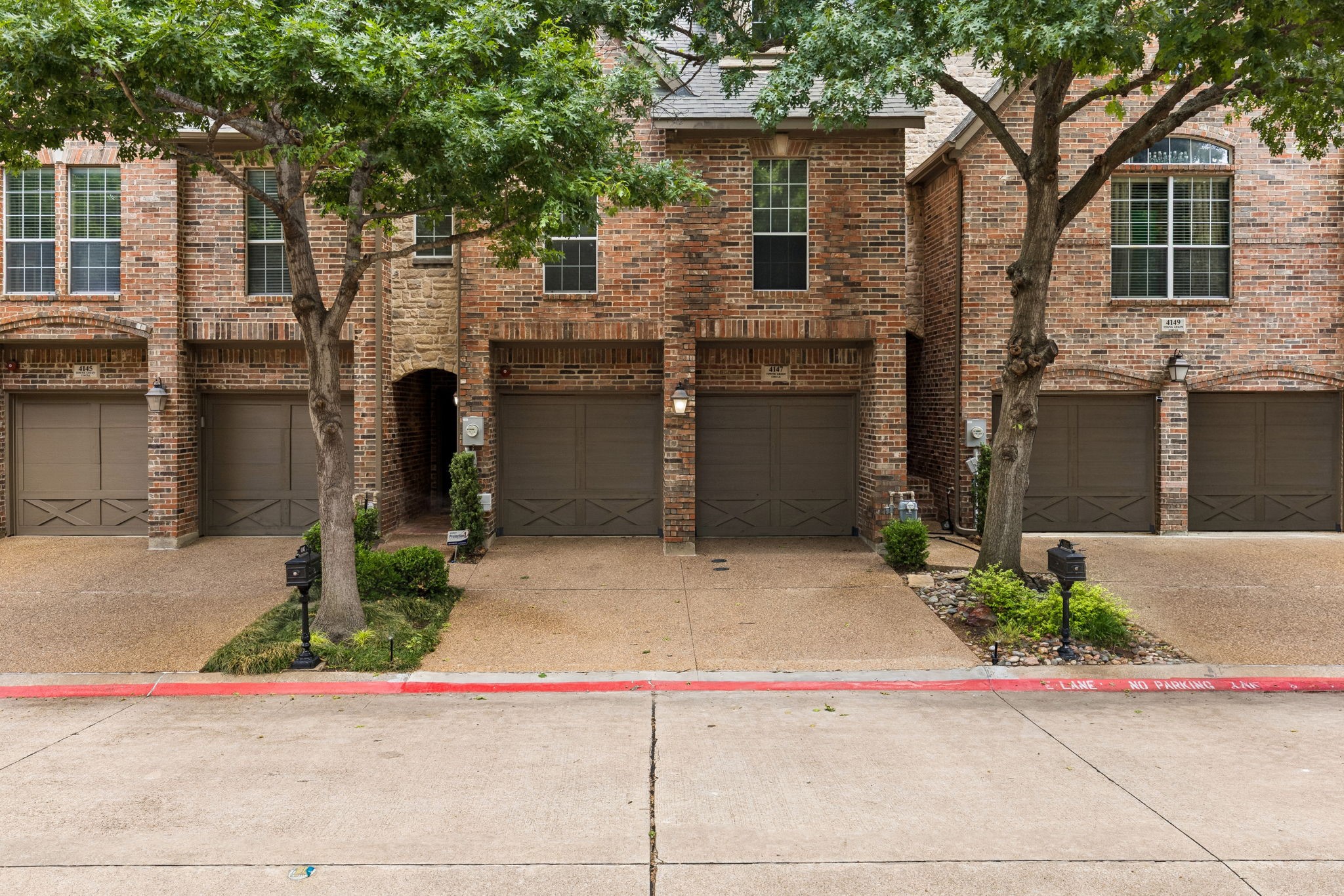 4147 Towne Green Circle Addison TX 75001