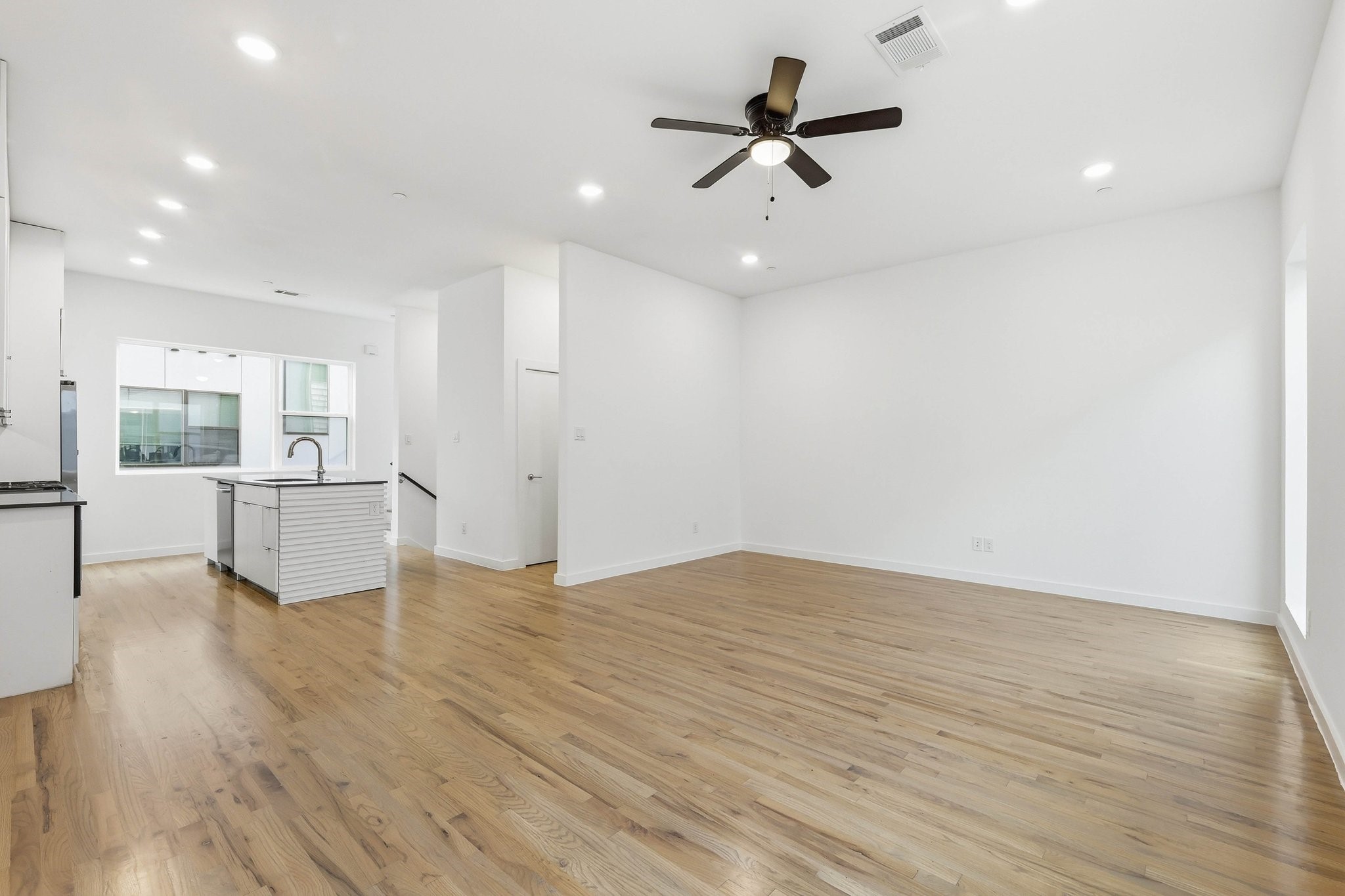 427 W 10th Street Dallas TX 75208