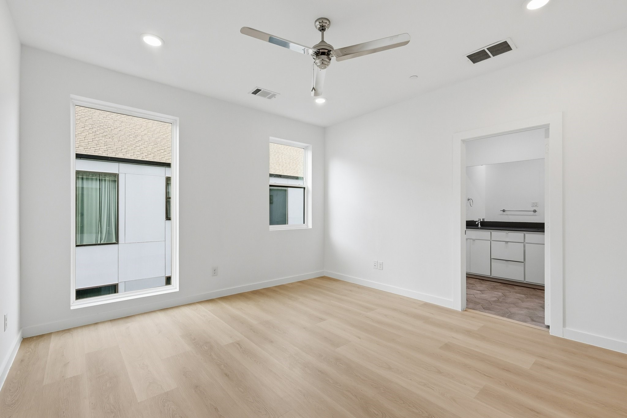 427 W 10th Street Dallas TX 75208