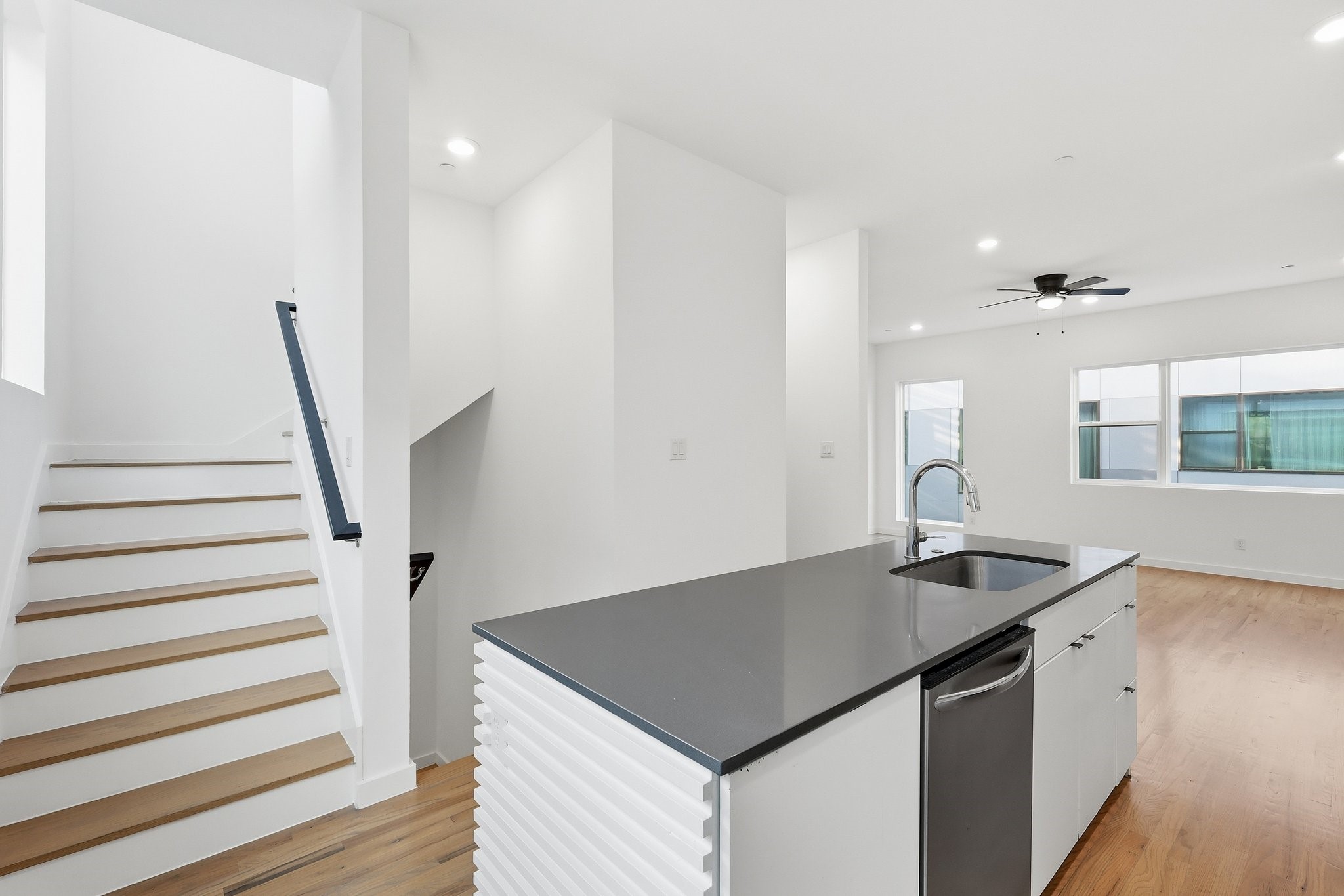 427 W 10th Street Dallas TX 75208