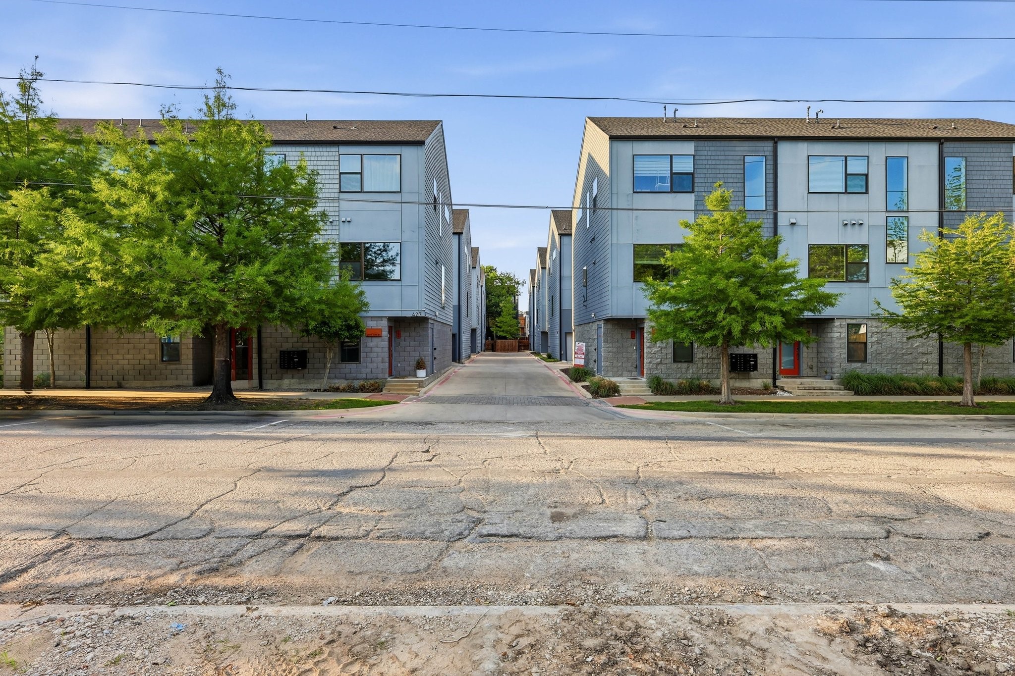 427 W 10th Street Dallas TX 75208