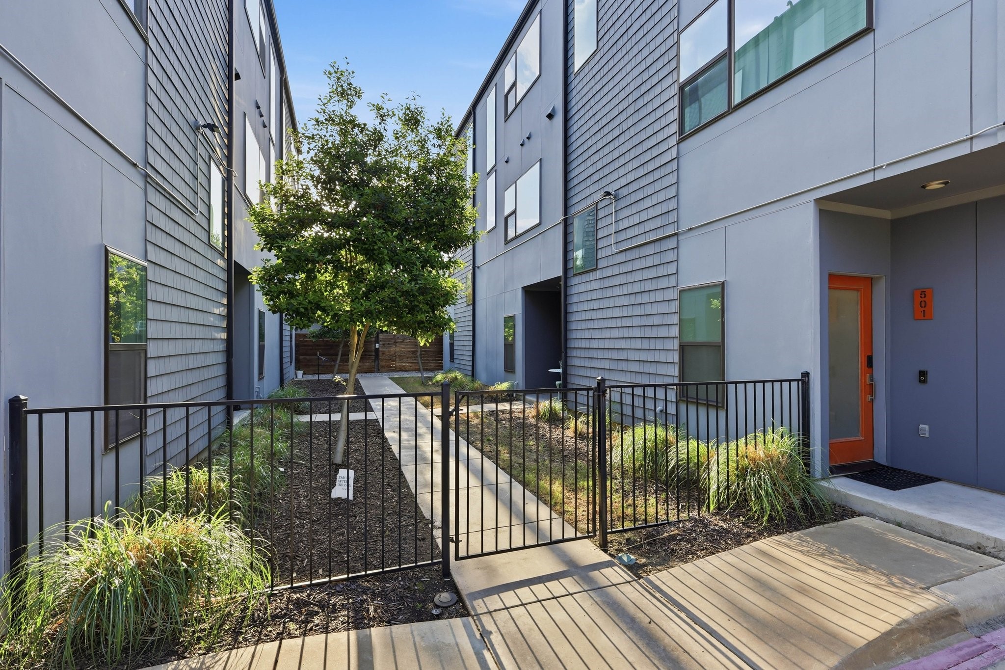 427 W 10th Street Dallas TX 75208