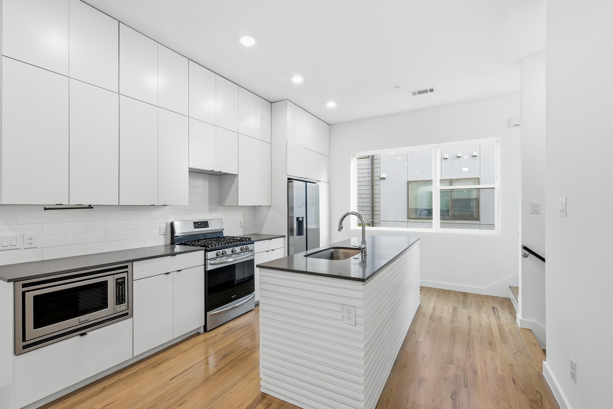 427 W 10th Street Dallas TX 75208
